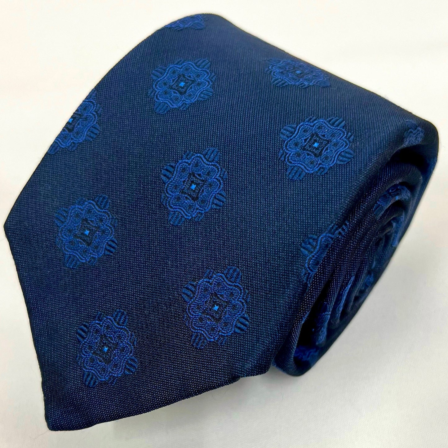 Franco Spada ( フランコスパダ )  ヴィンテージメダリオン無地調ネクタイ:ミッドナイトブルー