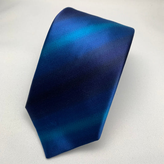 Franco Spada スーパーサテングラデーションマルチストライプネクタイ:ネイビー×ブルーグリーン