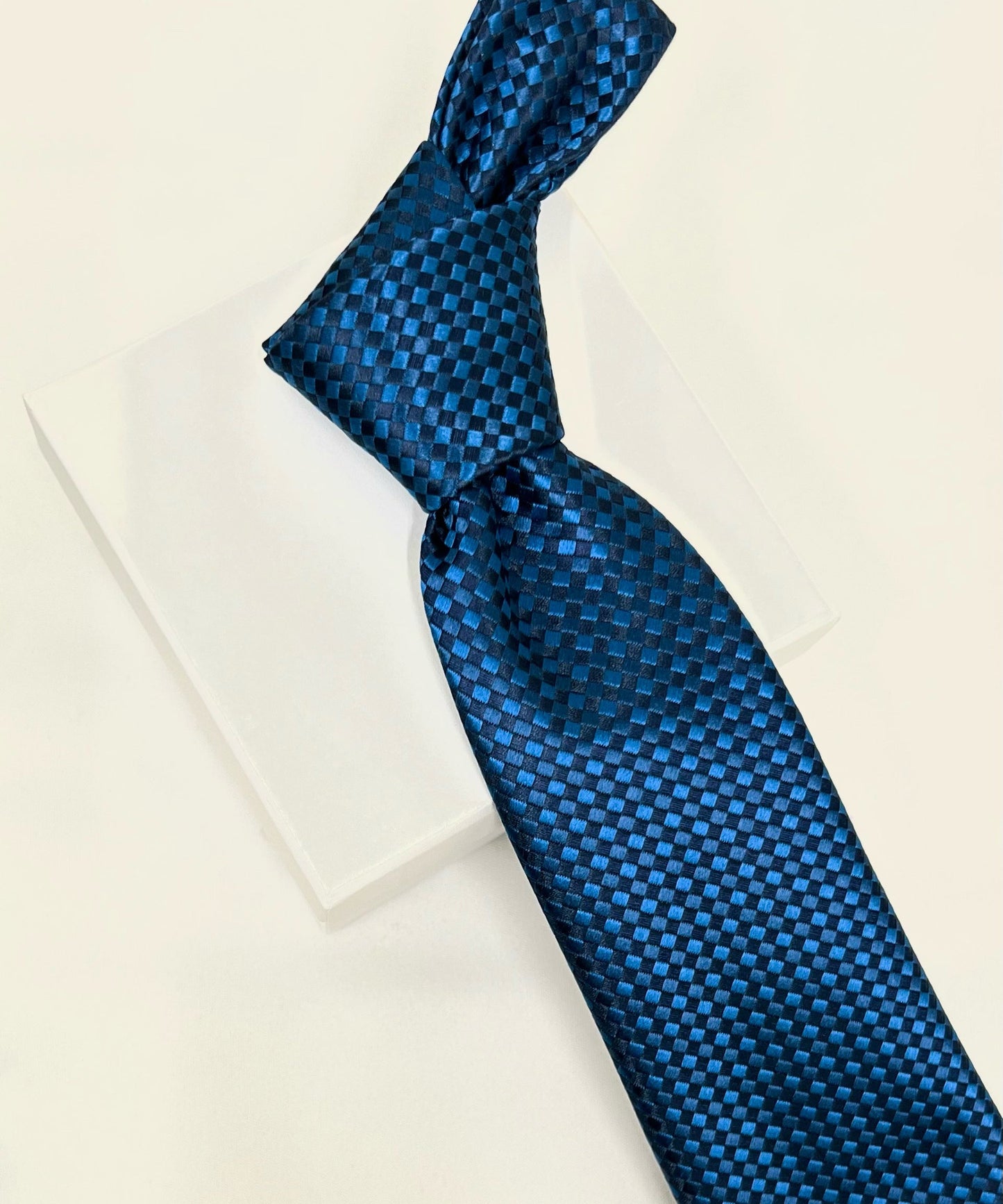 AZZURRO(アズーロ) 新大バスケットグラデーション無地調ジャガードネクタイ:ネイビー×フォレストブルー
