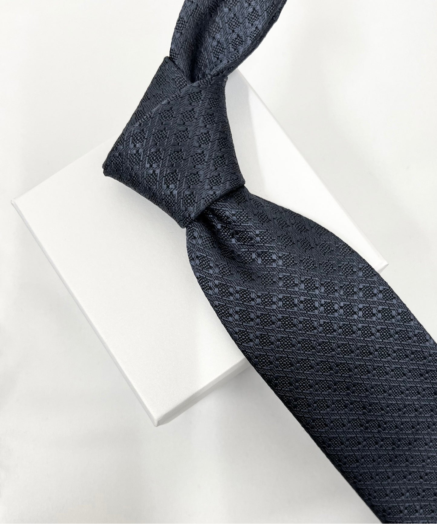 Franco Spada ( フランコスパダ )  ヴィンテージ調ジオメトリックソリッドネクタイ: スチールグレー