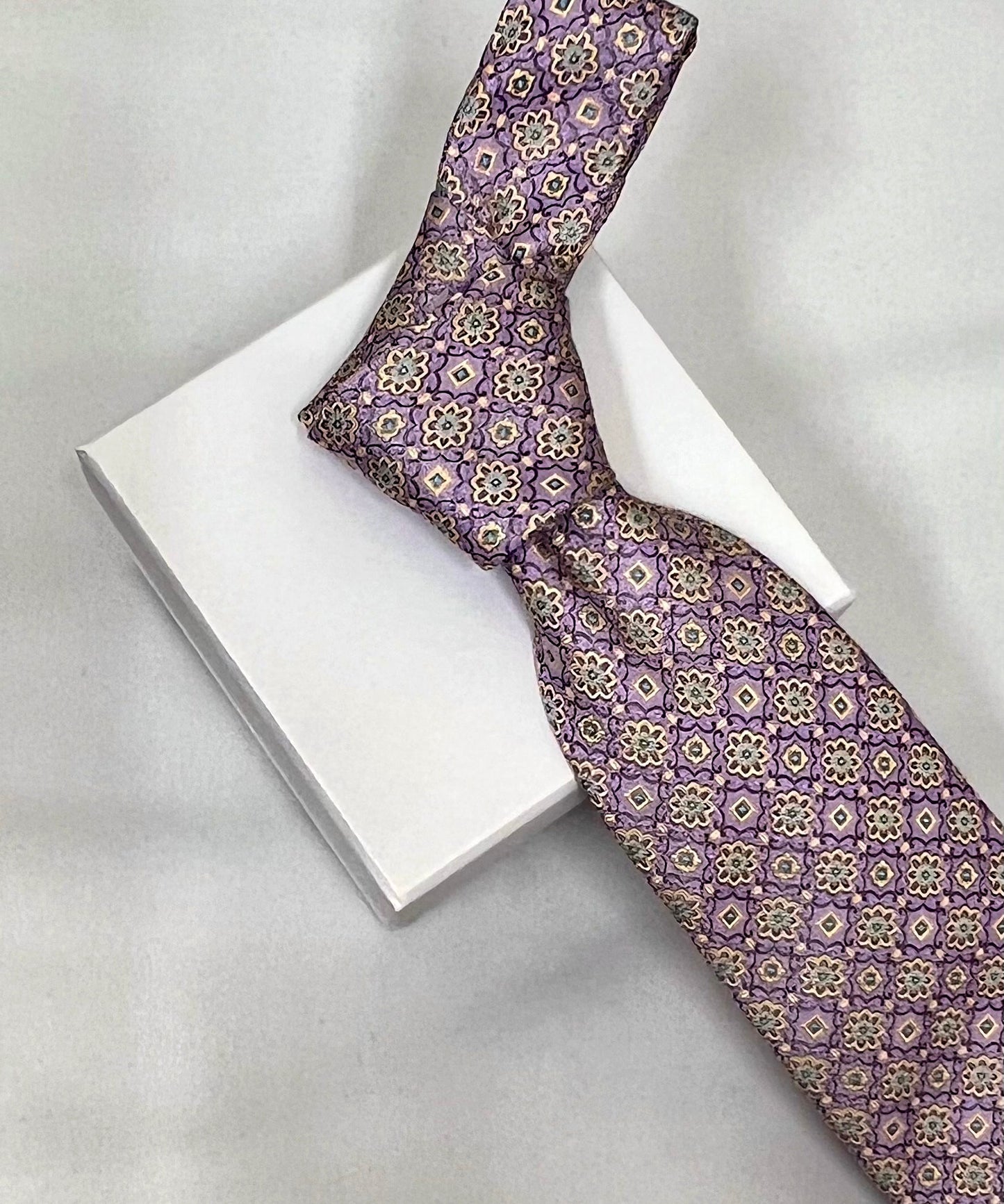 Franco Spada ( フランコスパダ )  フレンチヴィンテージメダリオンジャガードネクタイ2: パープル×グリーン