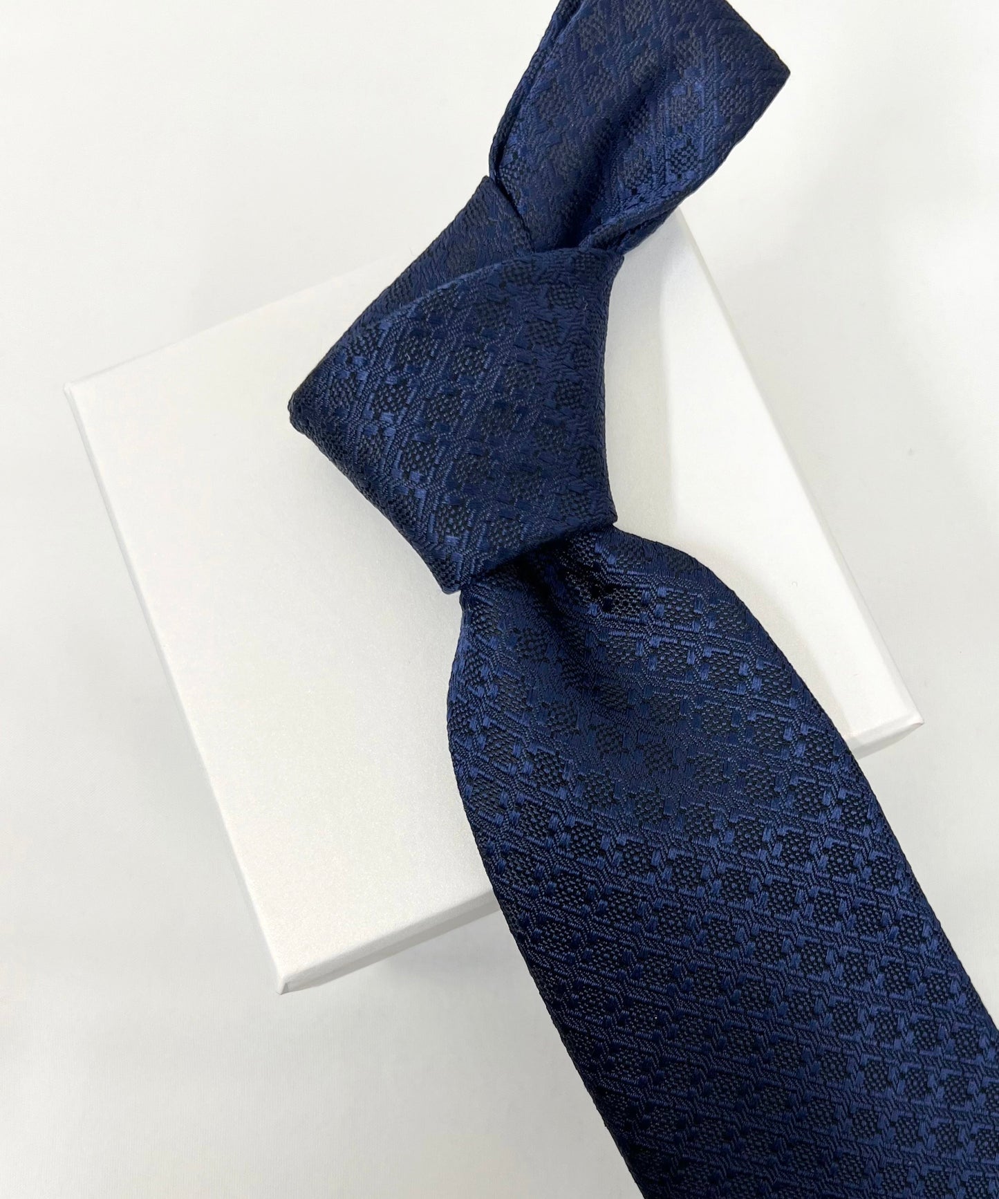 Franco Spada ( フランコスパダ )  ヴィンテージ調ジオメトリックソリッドネクタイ: ネイビーブルー
