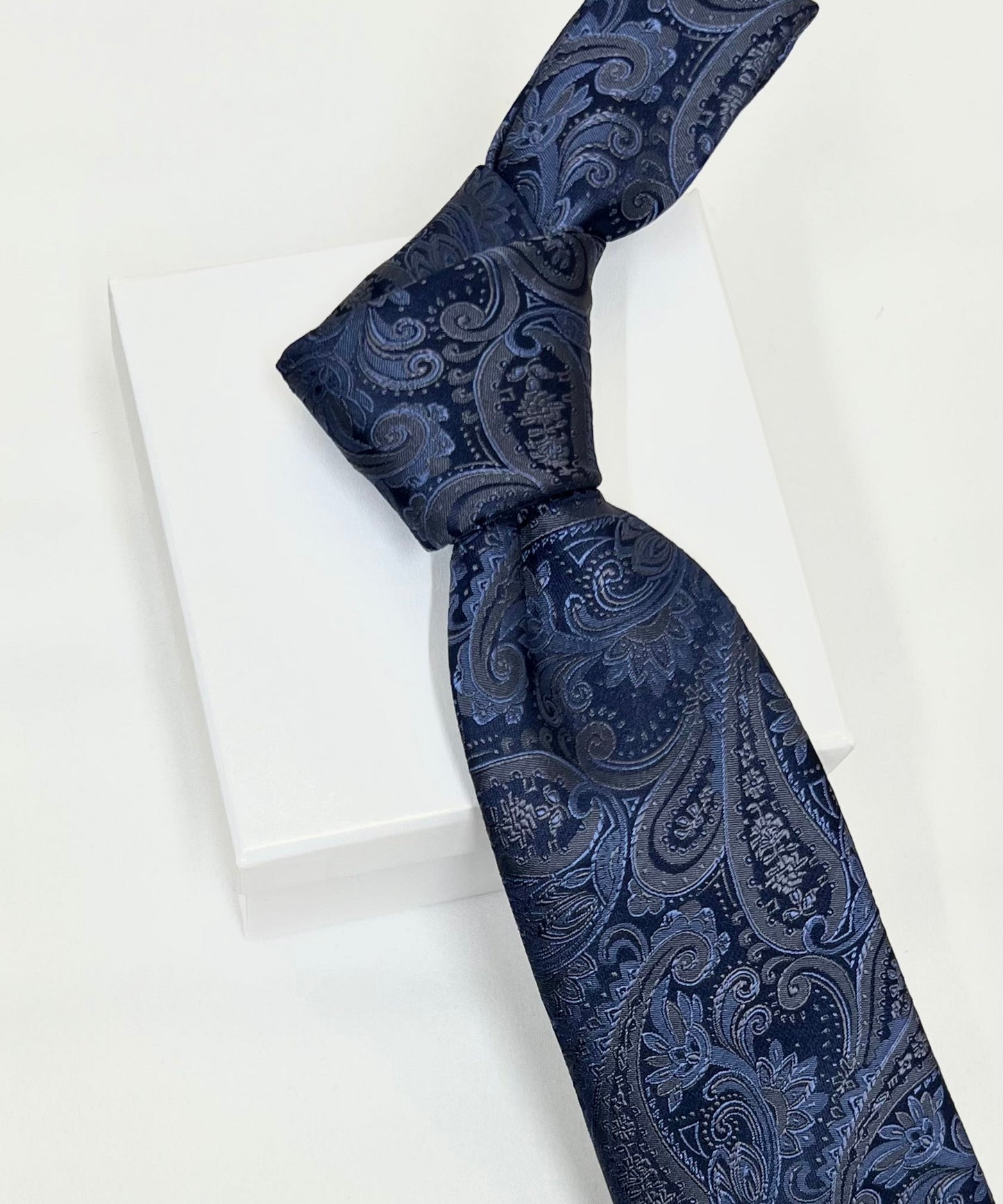 AZZURRO(アズーロ) 新更紗ペーズリーグラデーション無地調ジャガードネクタイ:ミッドナイトネイビー×スチールグレー