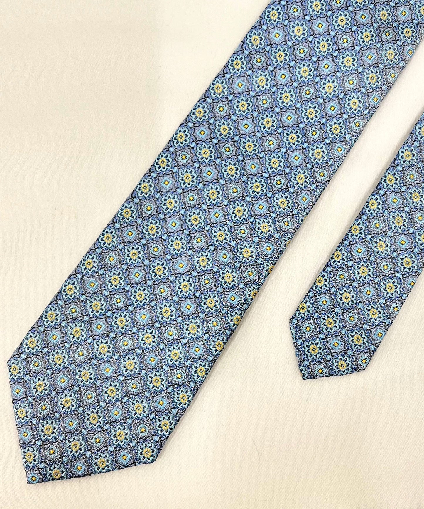 Franco Spada ( フランコスパダ )  フレンチヴィンテージメダリオンジャガードネクタイ2: サックスブルー×イエロー