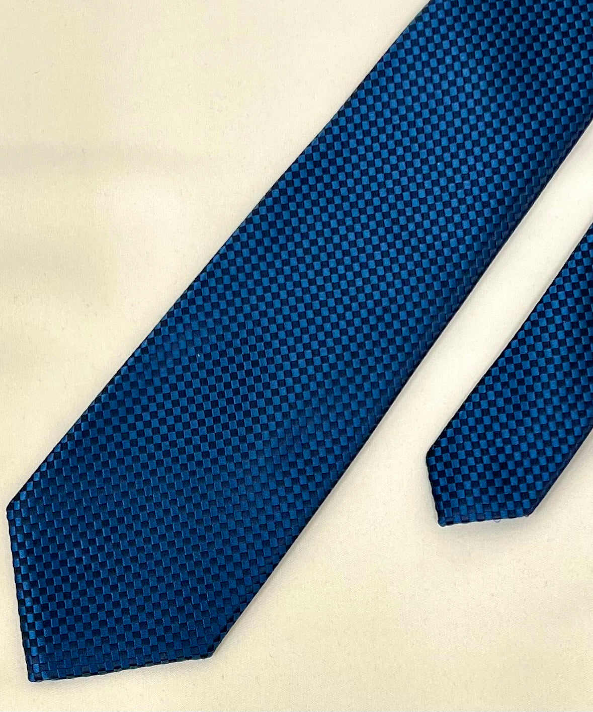 AZZURRO(アズーロ) 新大バスケット無地調ジャガードネクタイ:ミッドナイトネイビー×フォレストブルー