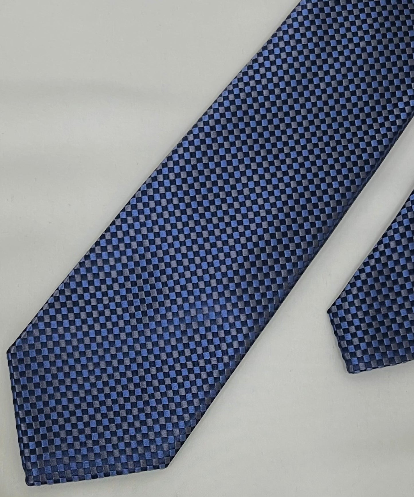 AZZURRO(アズーロ) 新大バスケットグラデーション無地調ジャガードネクタイ:スチールグレー×ライトグレー