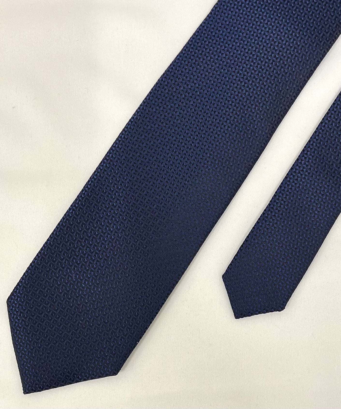 Franco Spada ( フランコスパダ )  ヴィンテージ調スモールジオメトリックソリッドネクタイ:ネイビー
