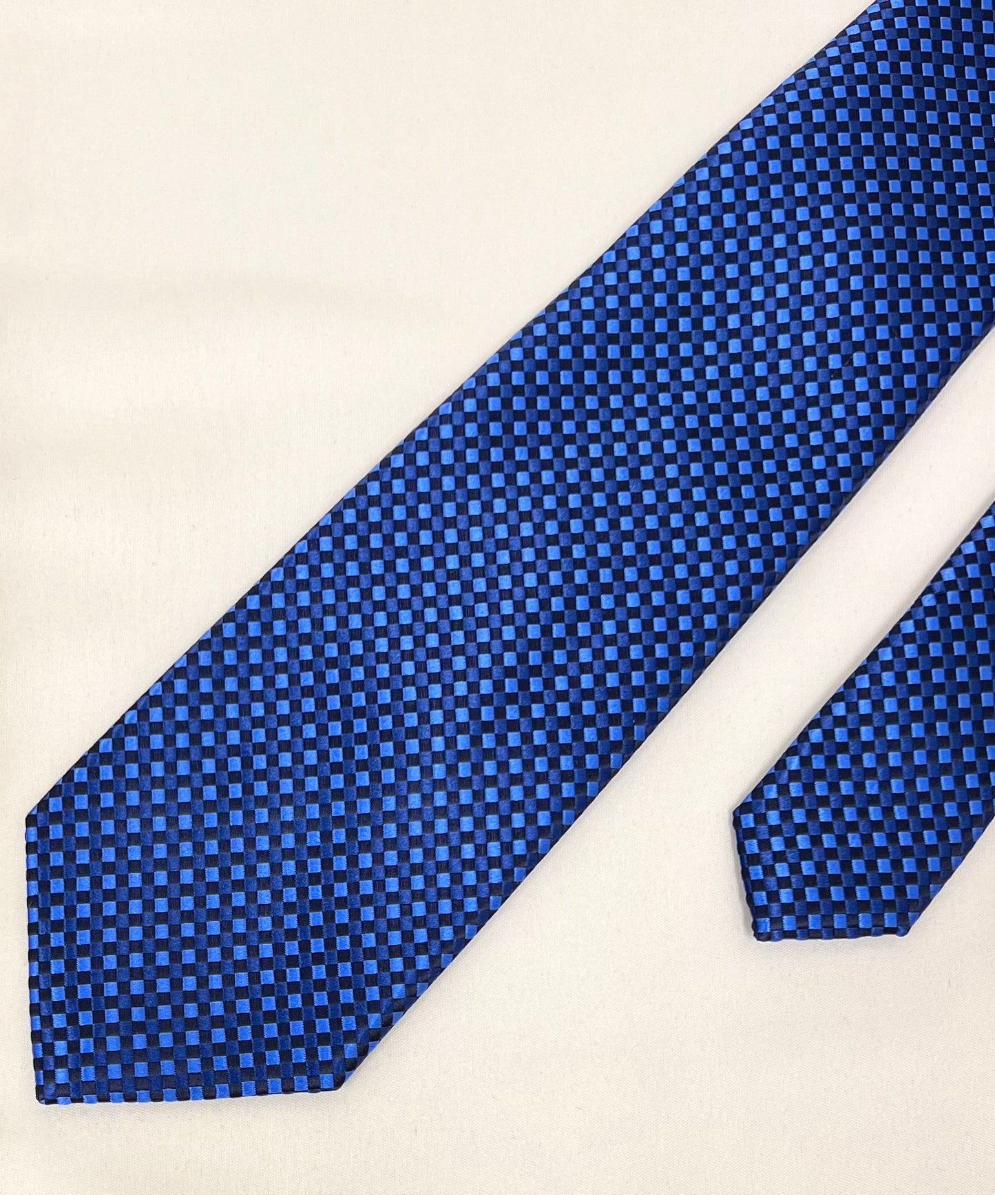 AZZURRO(アズーロ) 新大バスケットグラデーション無地調ジャガードネクタイ:ロイヤルブルー×ブルー