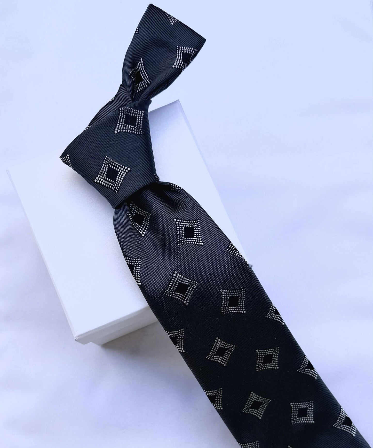 Franco Spada ( フランコスパダ )🆕コンテンポラリーブリティッシュジオメトリックJQネクタイ①：スチールグレー
