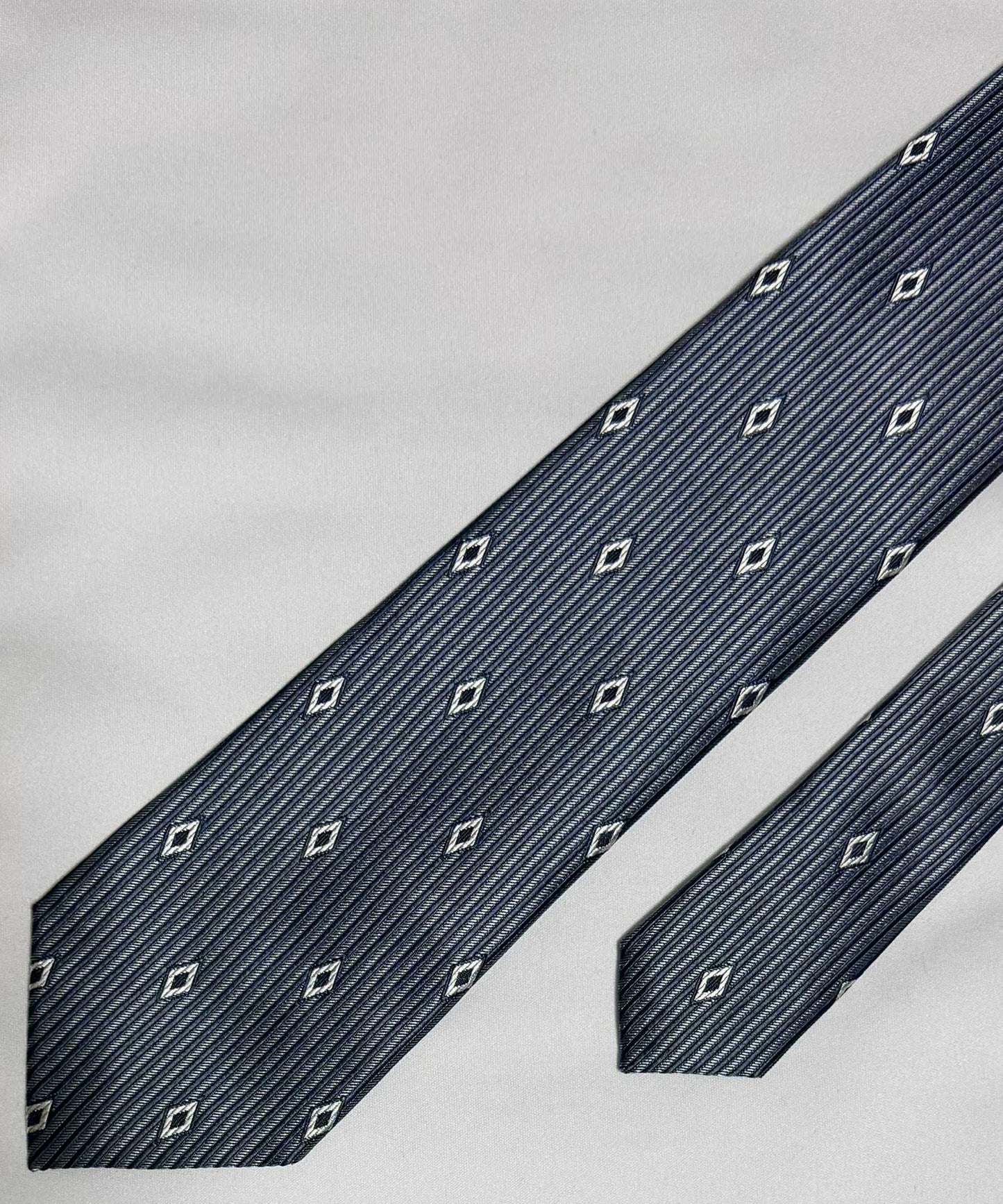 Franco Spada ( フランコスパダ )🆕コンテンポラリーブリティッシュダイヤカットJQネクタイ：ミディアムグレー