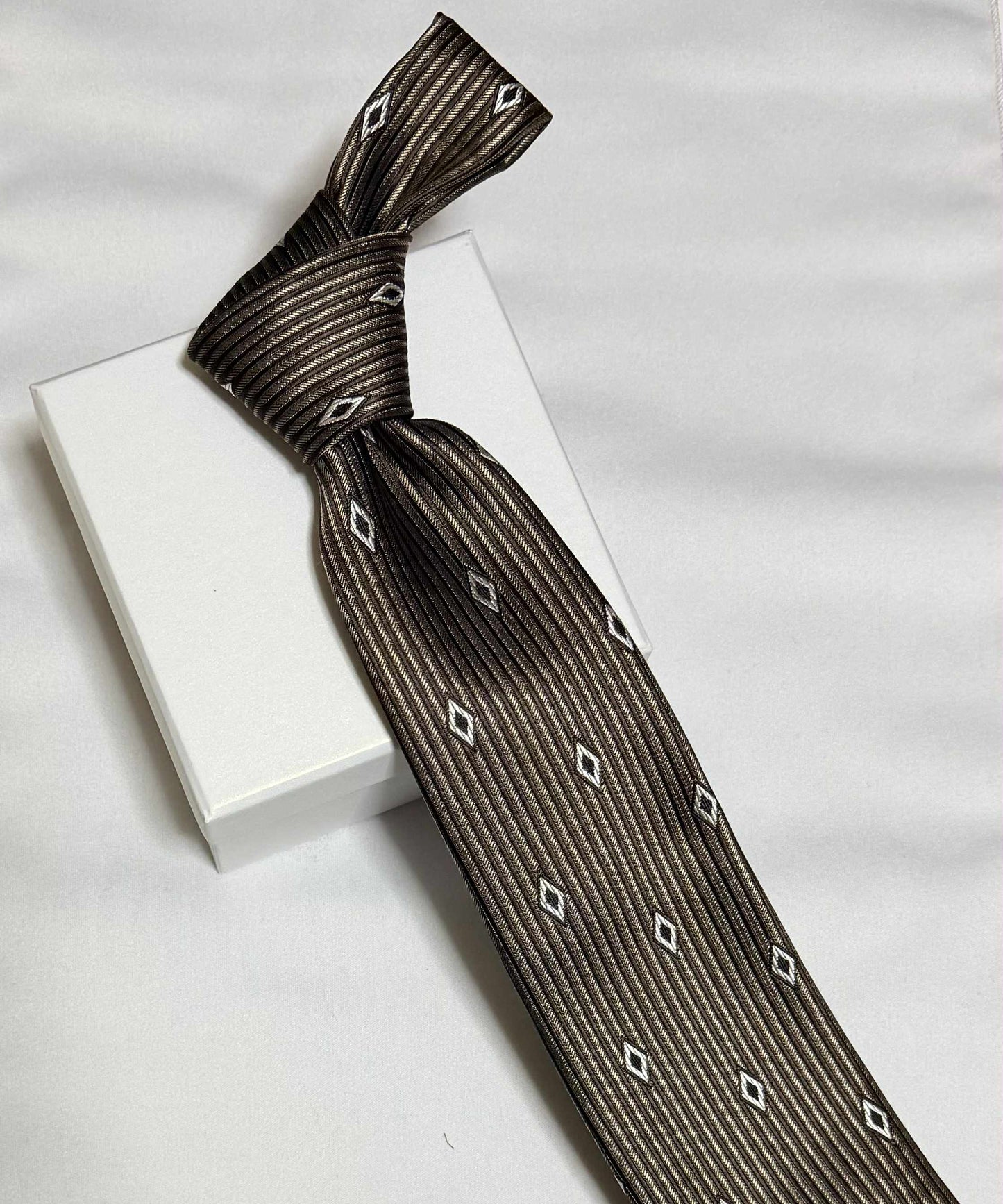 Franco Spada ( フランコスパダ )🆕コンテンポラリーブリティッシュダイヤカットJQネクタイ：サンドベージュ