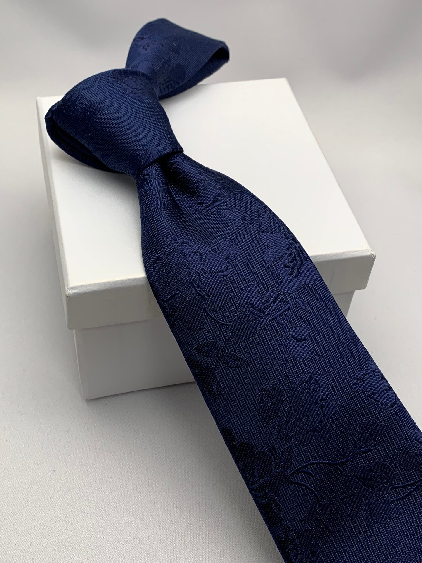 AZZURRO （アズーロ） メランジフラワーネクタイ：ネイビー