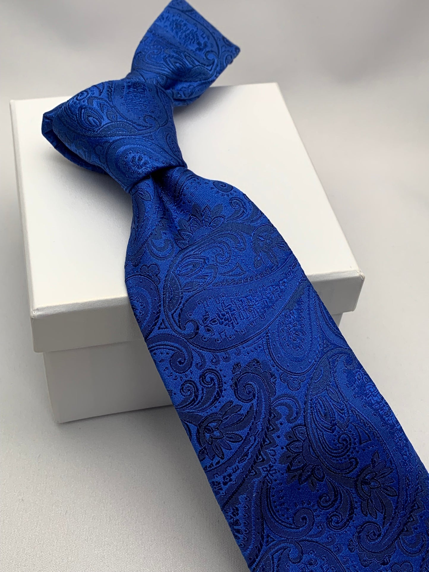 AZZURRO （アズーロ)新更紗ペーズリー無地調ジャガードネクタイ：ロイヤルブルー