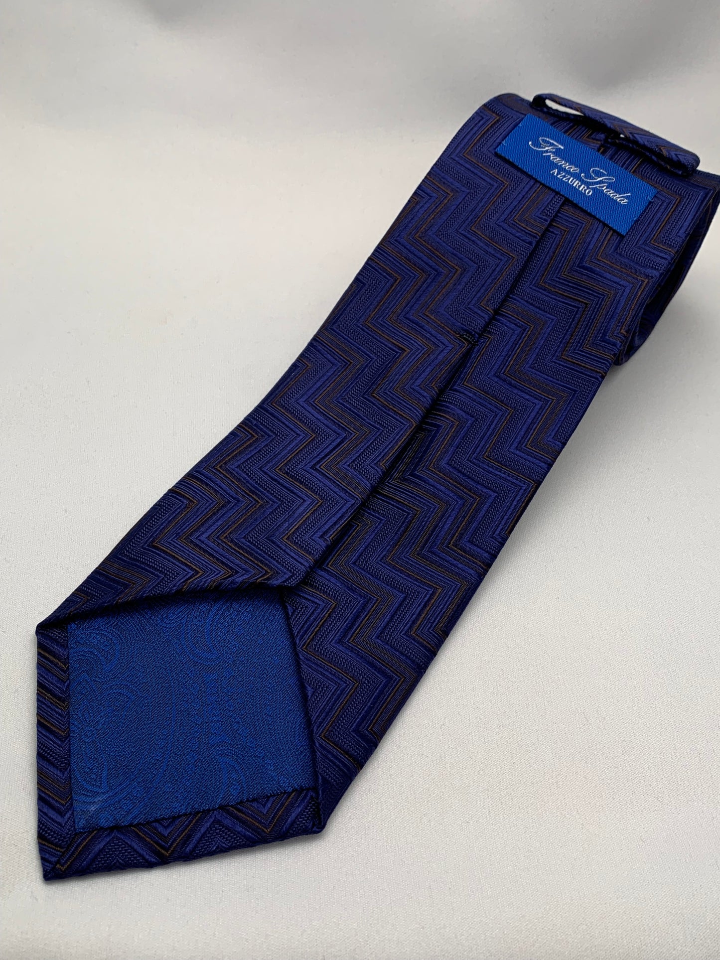 AZZURRO （アズーロ）ジオメトリックヘリンボーンネクタイ：ネイビー✕ブラウン