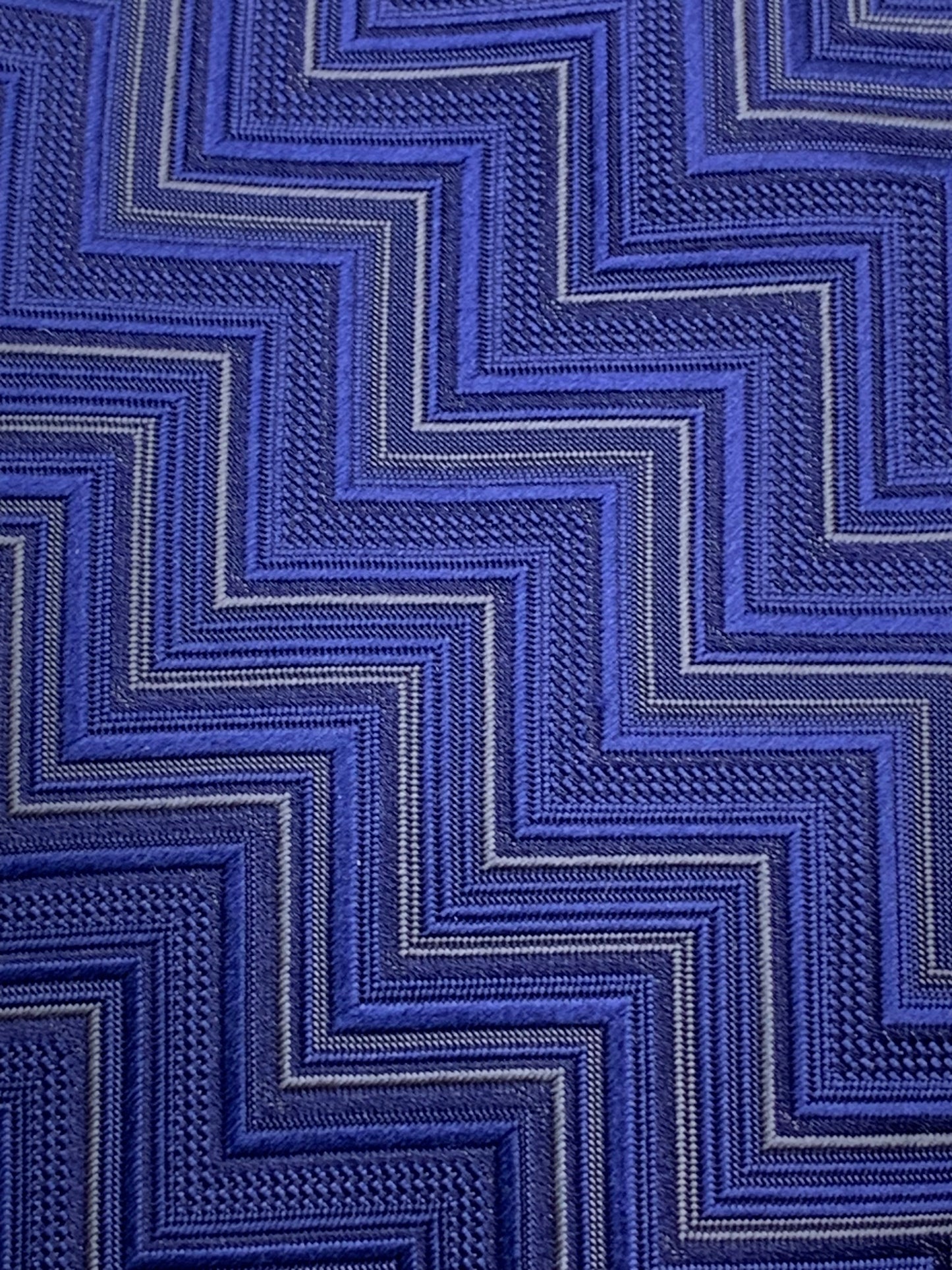 AZZURRO （アズーロ）ジオメトリックヘリンボーンネクタイ：ネイビー✕グレー