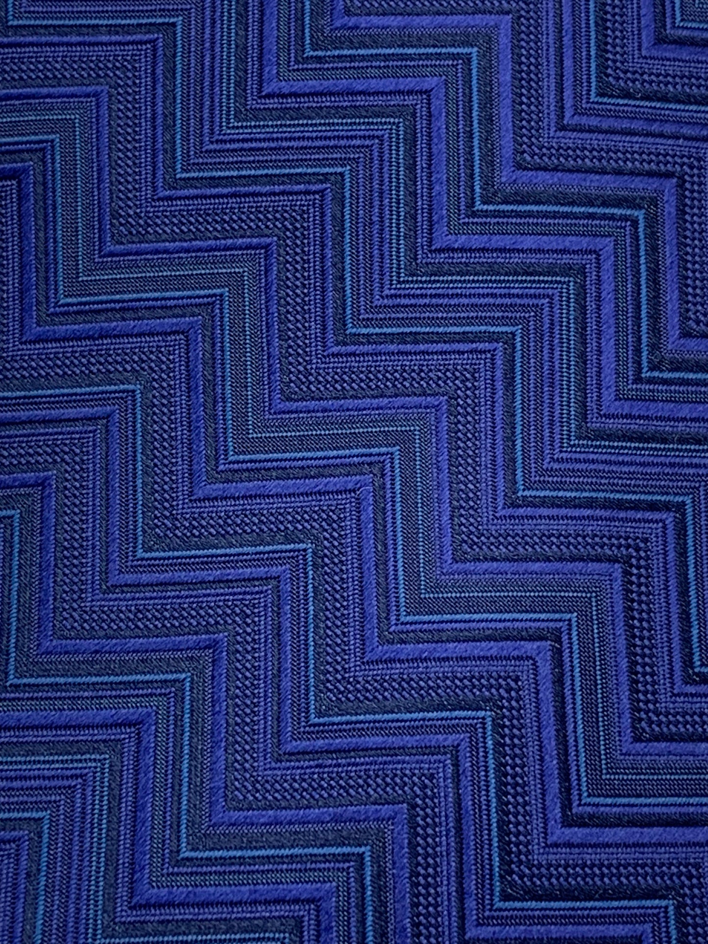 AZZURRO （アズーロ）ジオメトリックヘリンボーンネクタイ：ネイビー×インディゴ