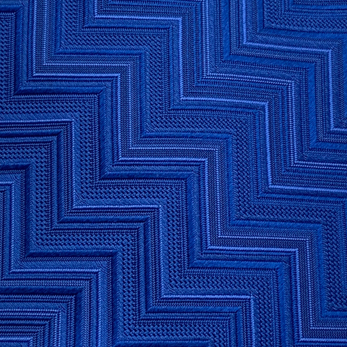 AZZURRO （アズーロ）ジオメトリックヘリンボーンネクタイ：ロイヤルブルー