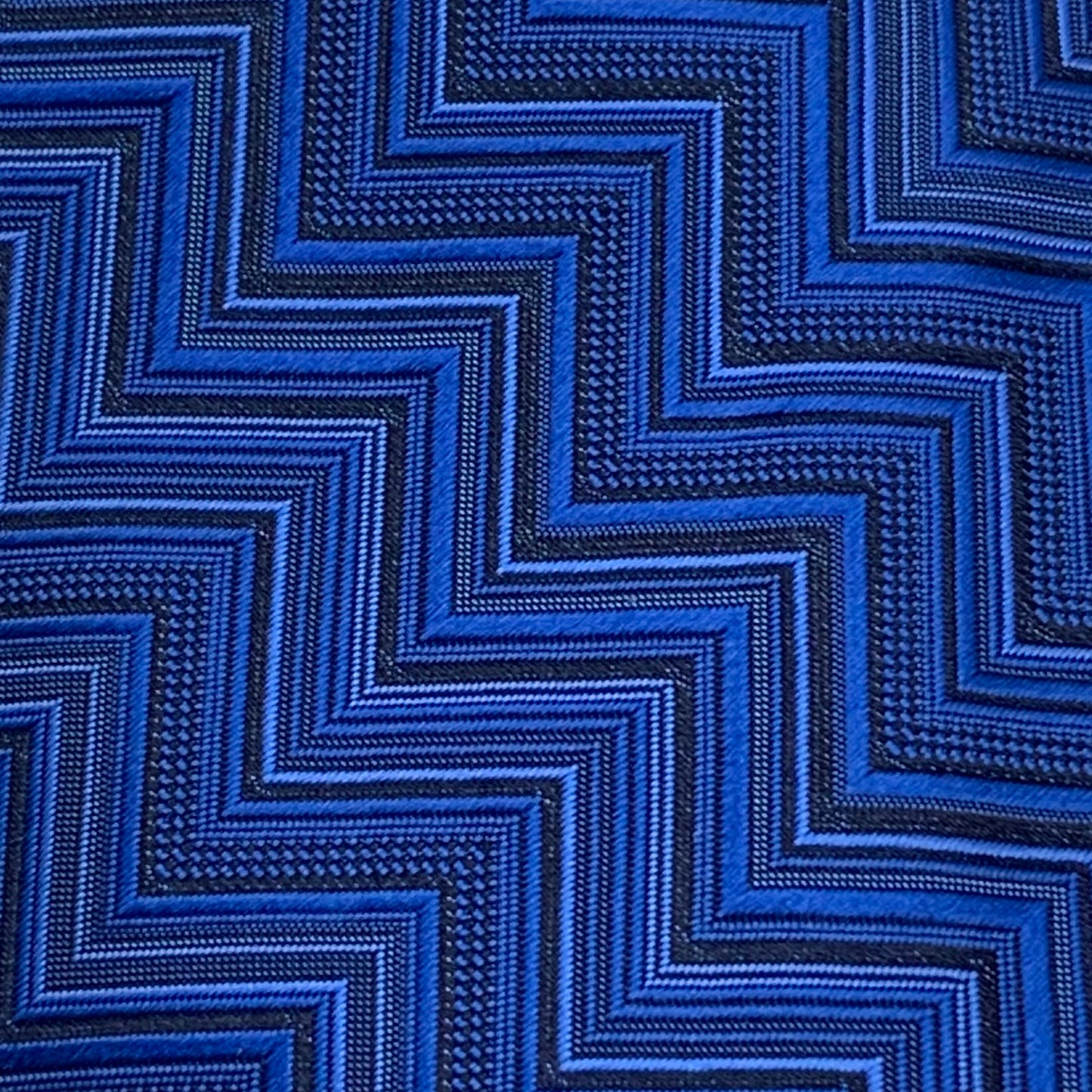 AZZURRO （アズーロ）ジオメトリックヘリンボーンネクタイ：ダークブルー