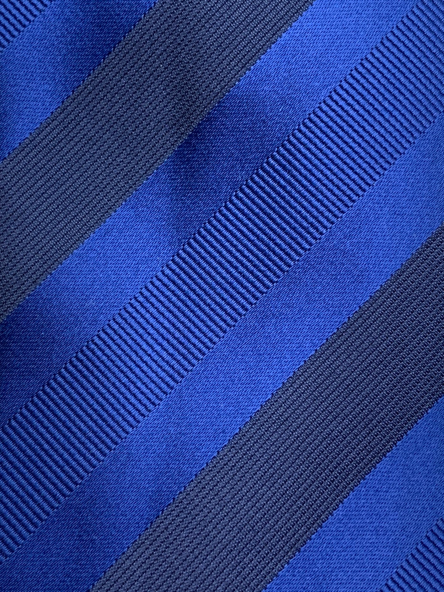 AZZURRO （アズーロ）シャドーストライプネクタイ：ダークブルー✕ネイビー