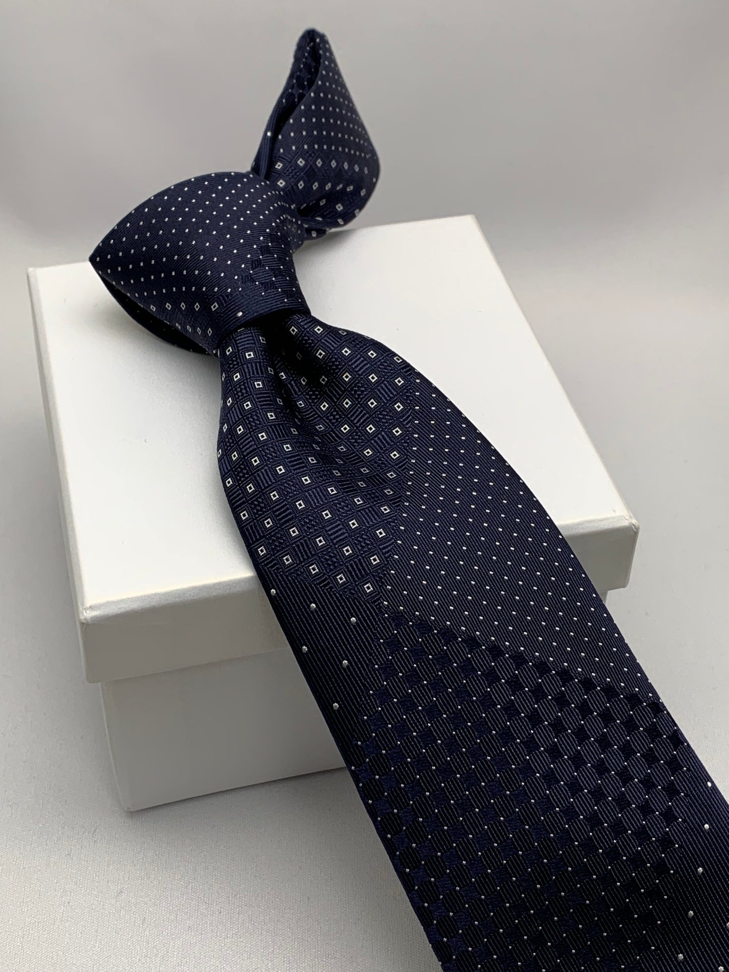 Franco Spada ( フランコスパダ )ドット✕マイクロパッチワークJQネクタイ：ネイビー×ホワイト