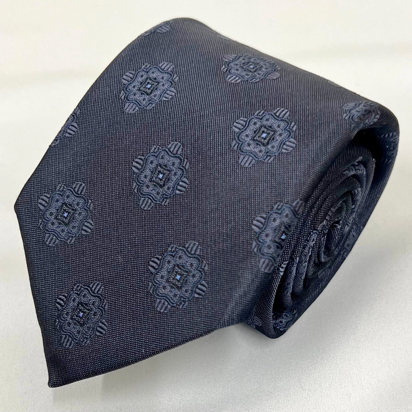 Franco Spada ( フランコスパダ )  ヴィンテージメダリオン無地調ネクタイ：スチールグレー