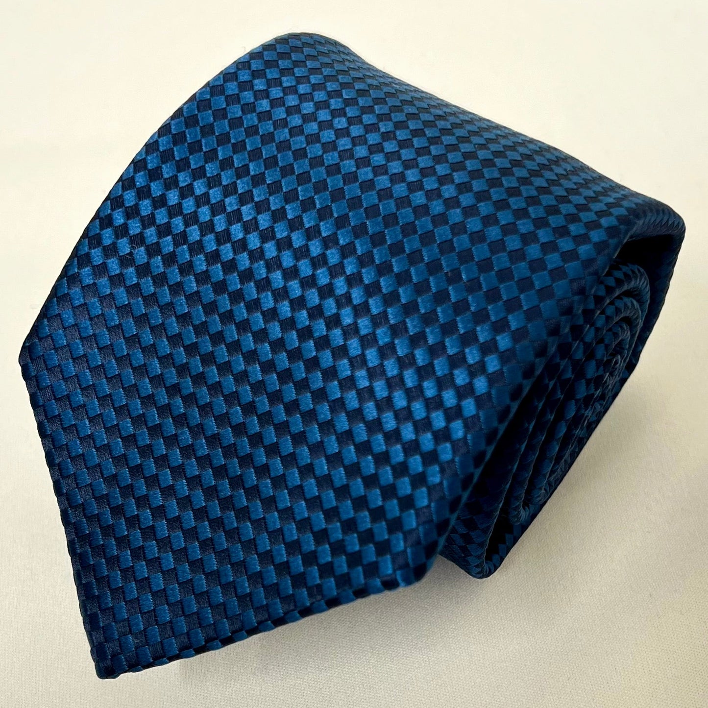 AZZURRO（アズーロ） 新大バスケット無地調ジャガードネクタイ：ミッドナイトネイビー×フォレストブルー
