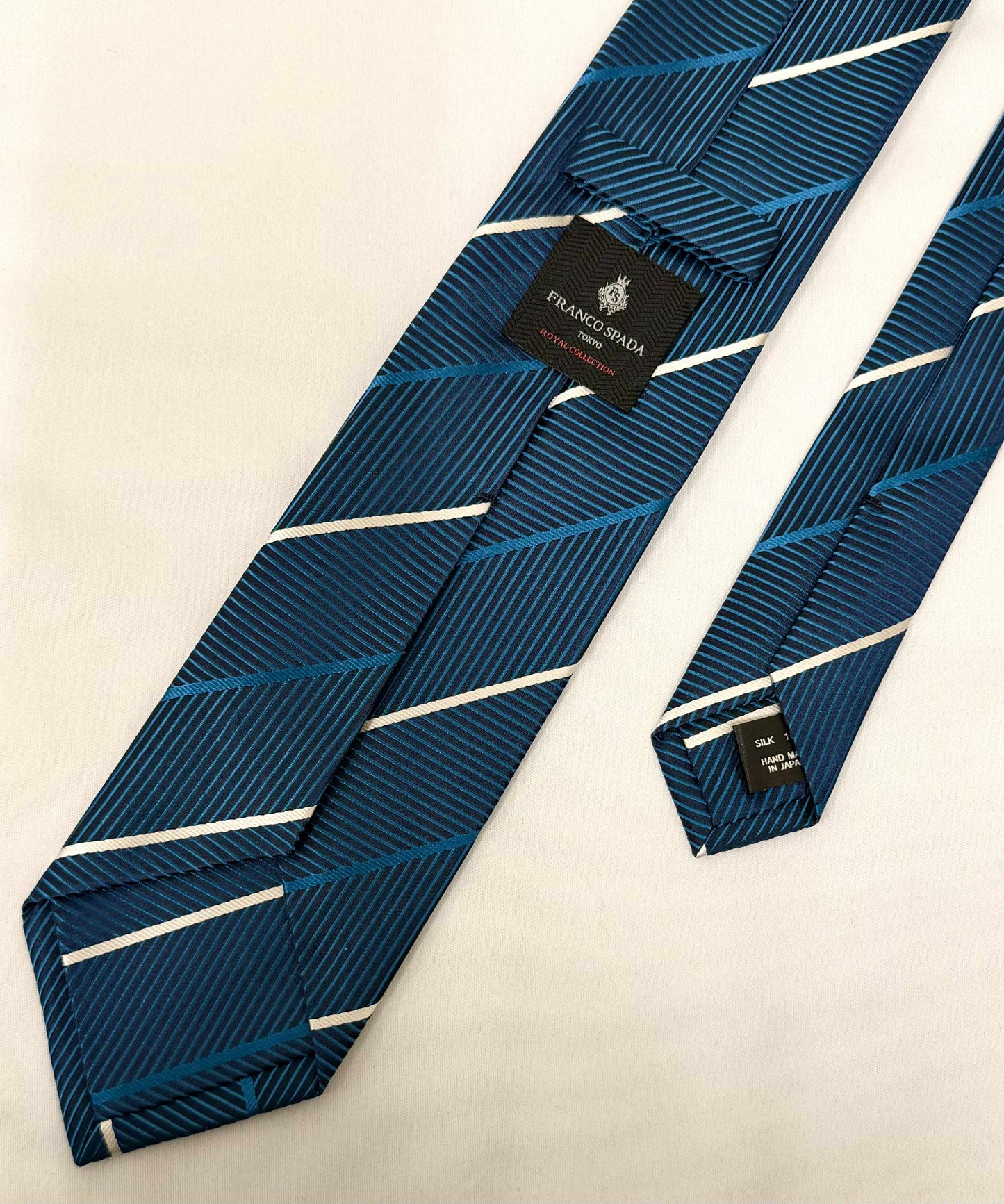 Franco Spada ( フランコスパダ )🆕コンテンポラリーブリティッシュチョークストライプネクタイ：ダークフォレストブルー×ペッパーホワイト