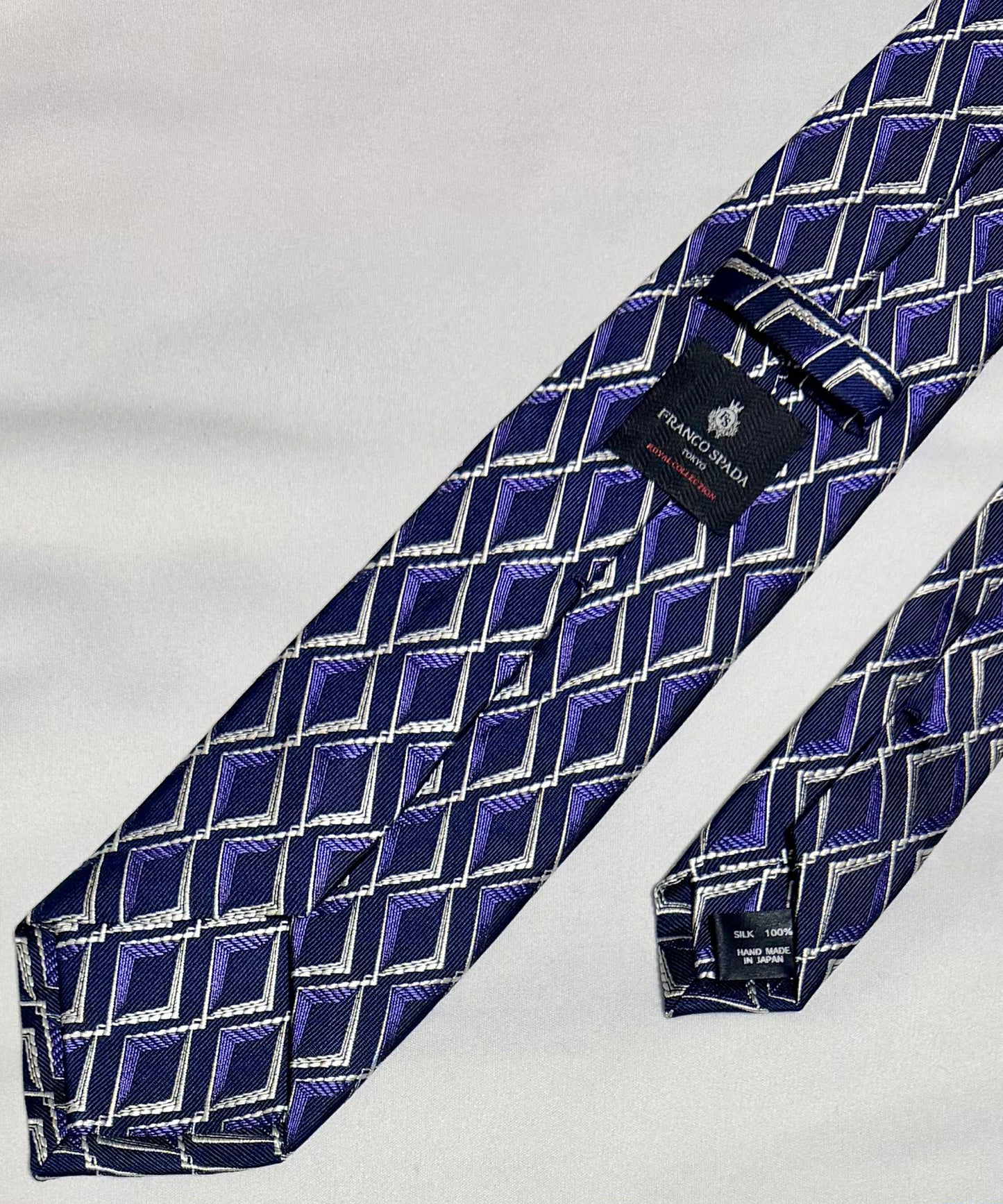 Franco Spada ( フランコスパダ )🆕コンテンポラリーブリティッシュダイヤモンドシェイプJQネクタイ：ネイビー×パープル