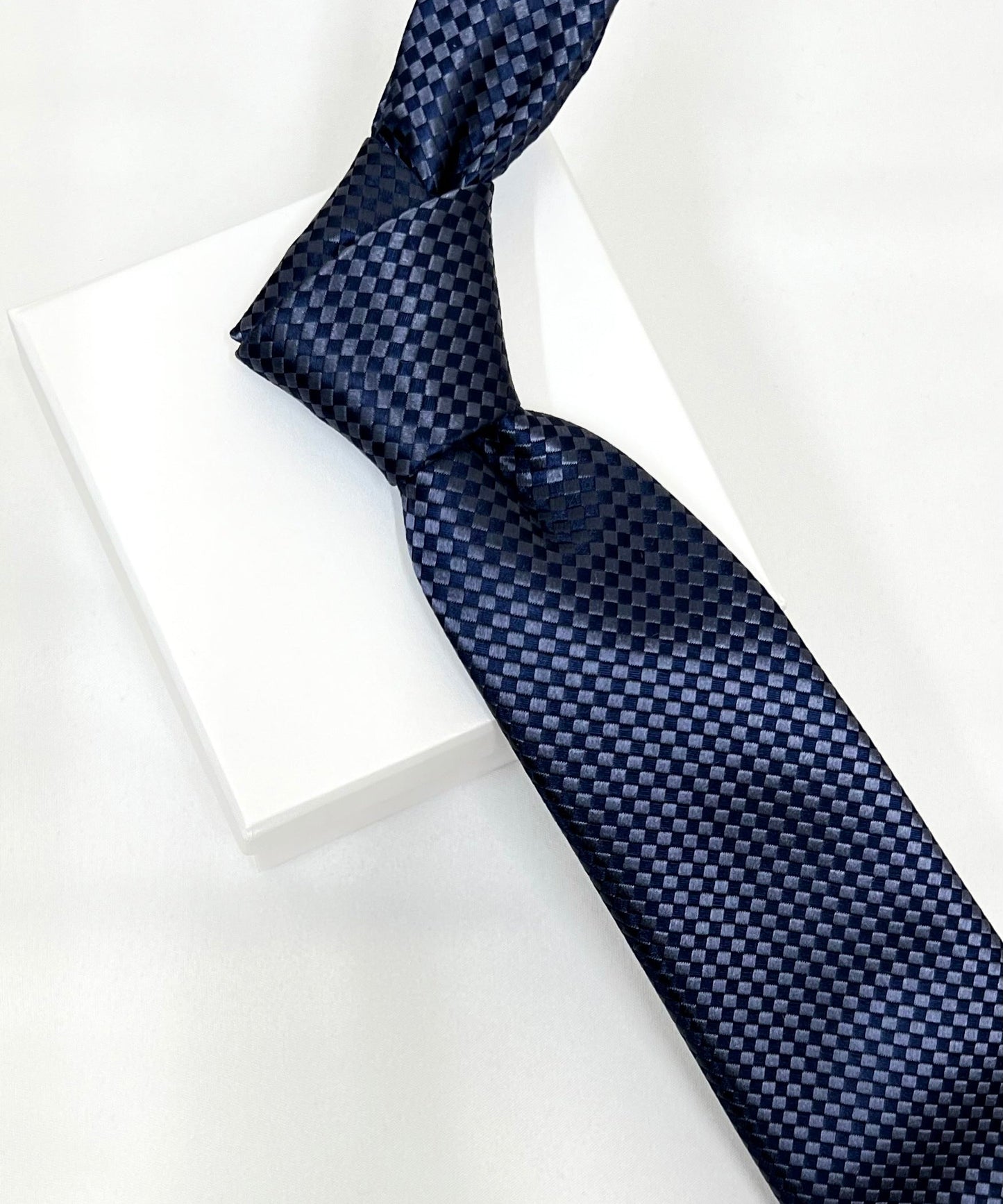 AZZURRO（アズーロ） 新大バスケット無地調ジャガードネクタイ：ミッドナイトネイビー×スチールグレー