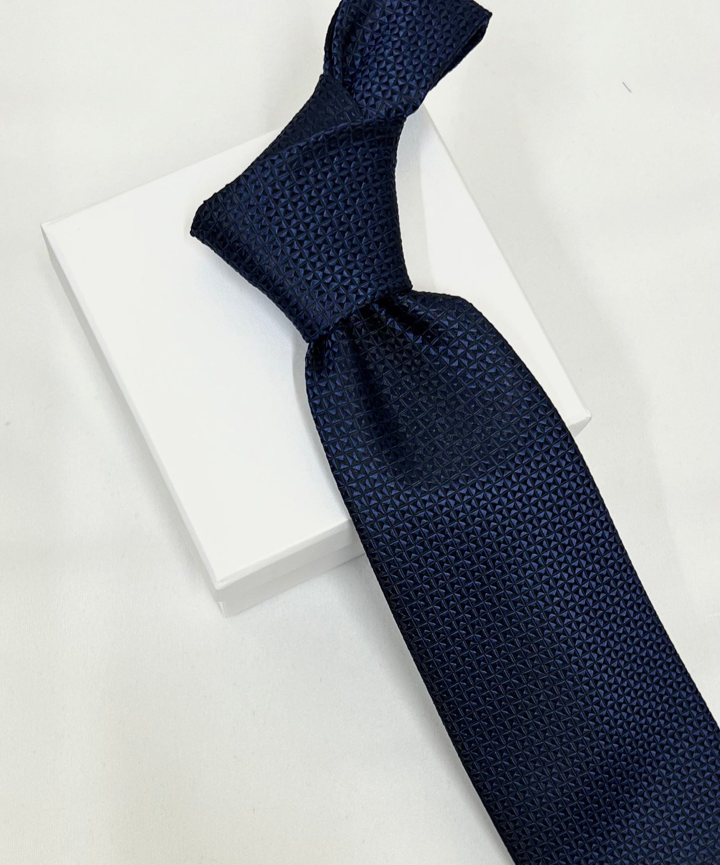 Franco Spada ( フランコスパダ )  ヴィンテージ調スモールジオメトリックソリッドネクタイ：ネイビー