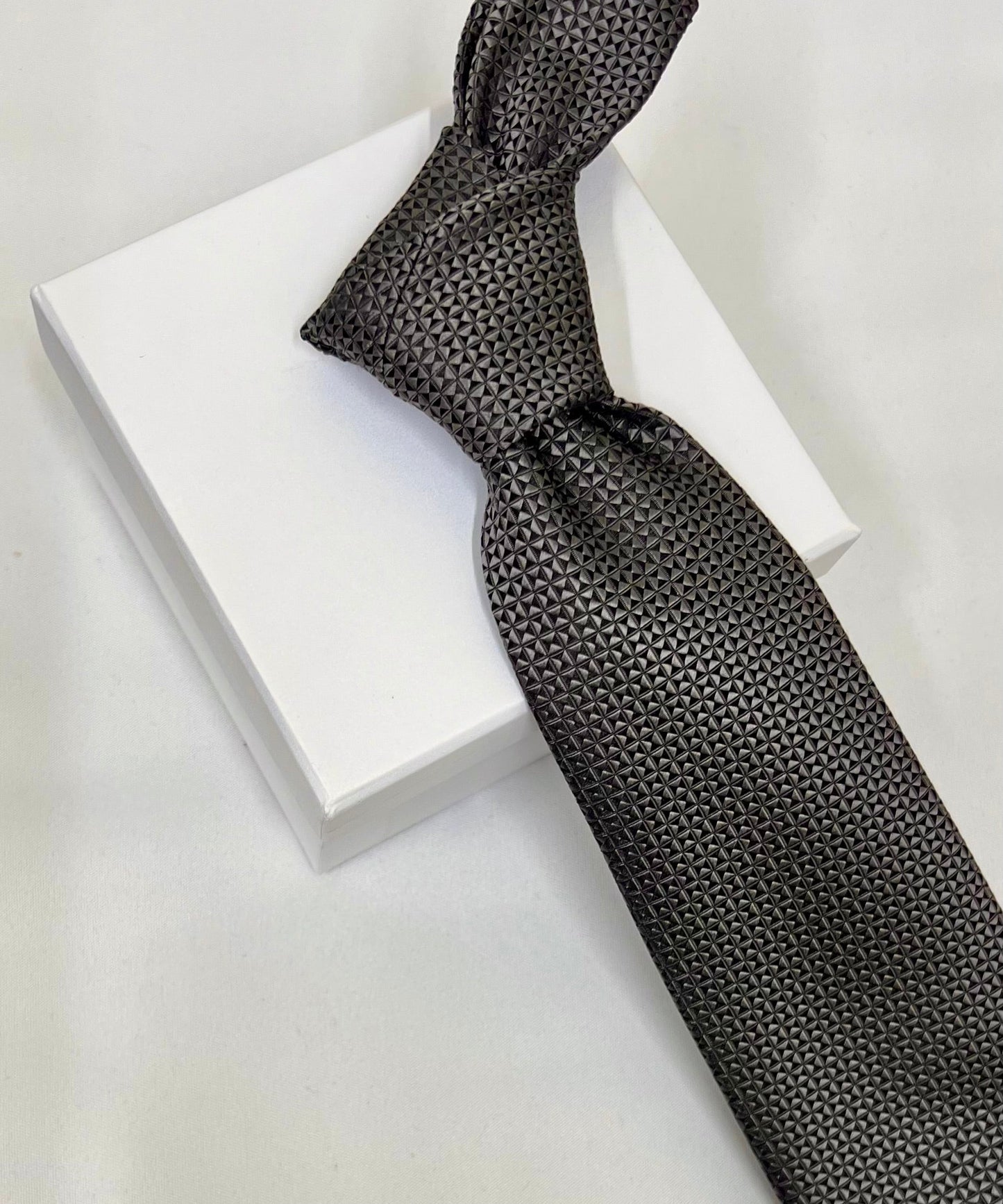 Franco Spada ( フランコスパダ )  ヴィンテージ調スモールジオメトリックソリッドネクタイ：サンドベージュ