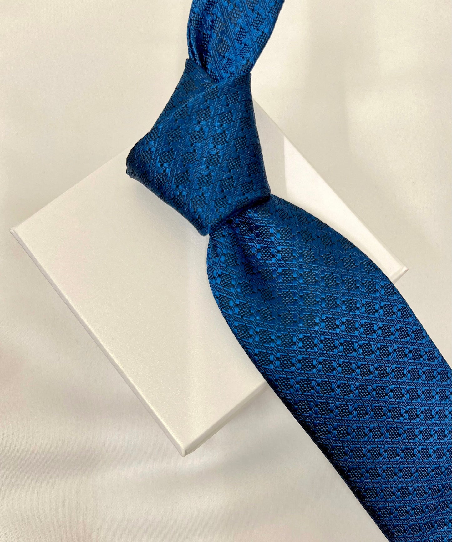 Franco Spada ( フランコスパダ )  ヴィンテージ調ジオメトリックソリッドネクタイ： ダークブルー