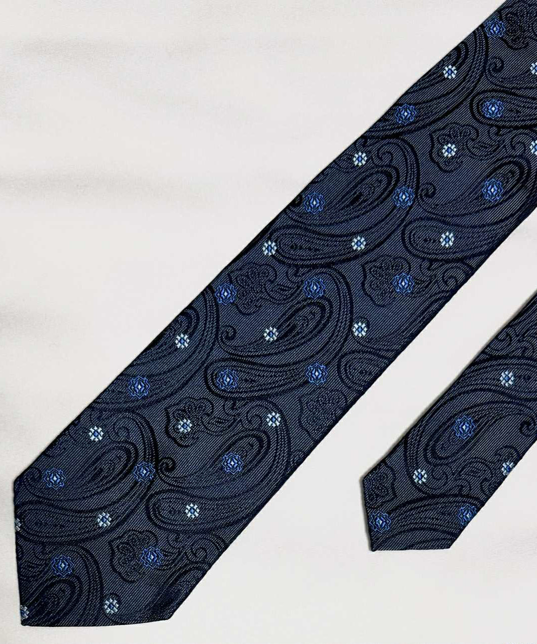 Franco Spada ( フランコスパダ )🆕コンテンポラリーブリティッシュメダリオンJQネクタイ：ブルーグレー×ブルー×サックス
