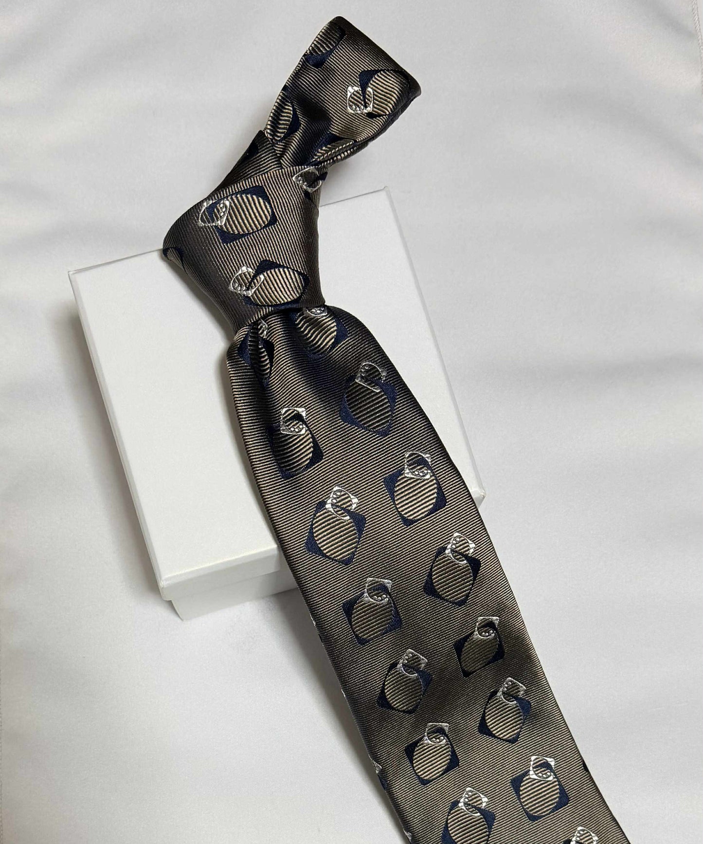 Franco Spada ( フランコスパダ )🆕コンテンポラリーブリティッシュスクエアJQネクタイ：サンドベージュ