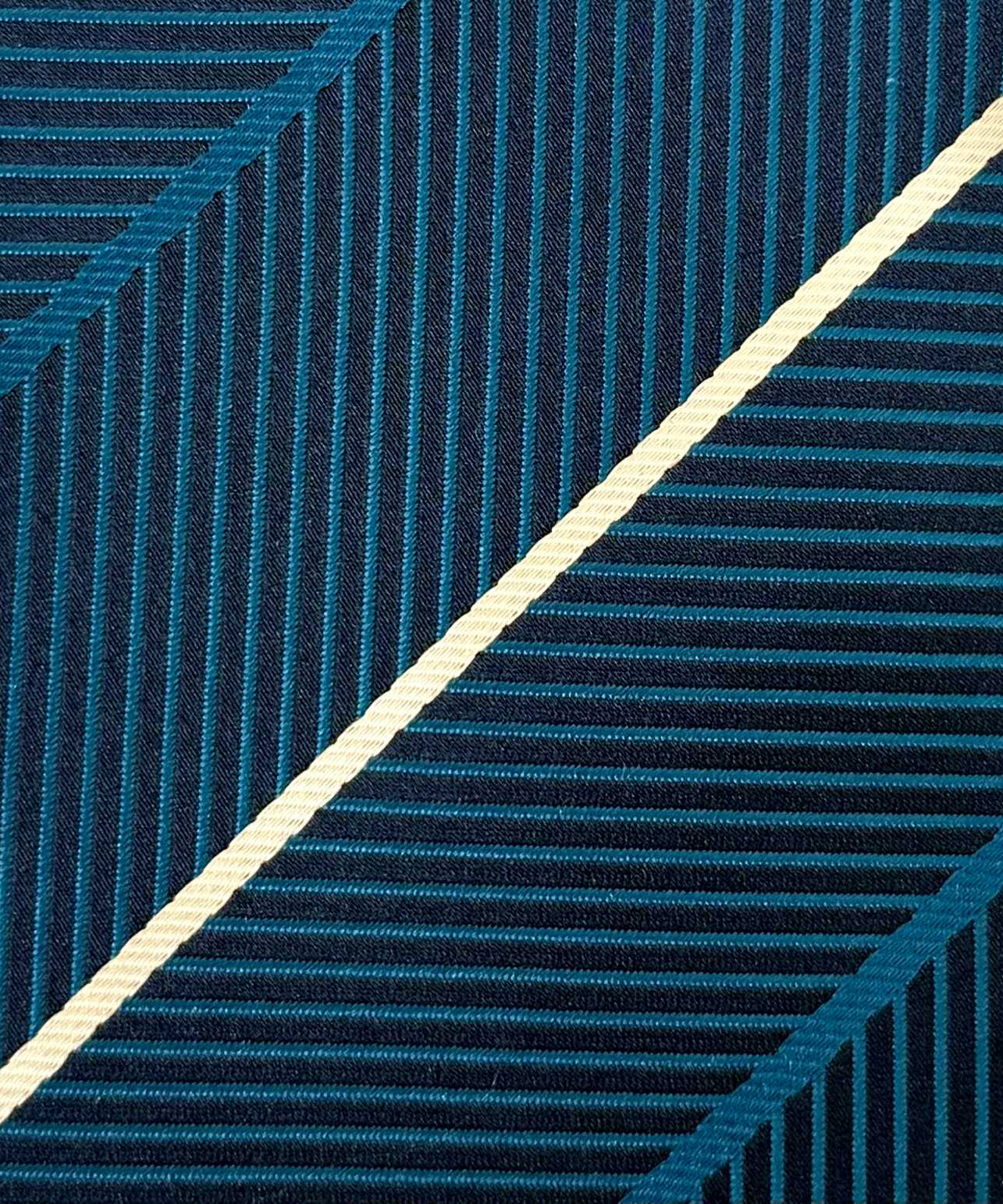 Franco Spada ( フランコスパダ )🆕コンテンポラリーブリティッシュチョークストライプネクタイ：ダークフォレストブルー×ペッパーホワイト