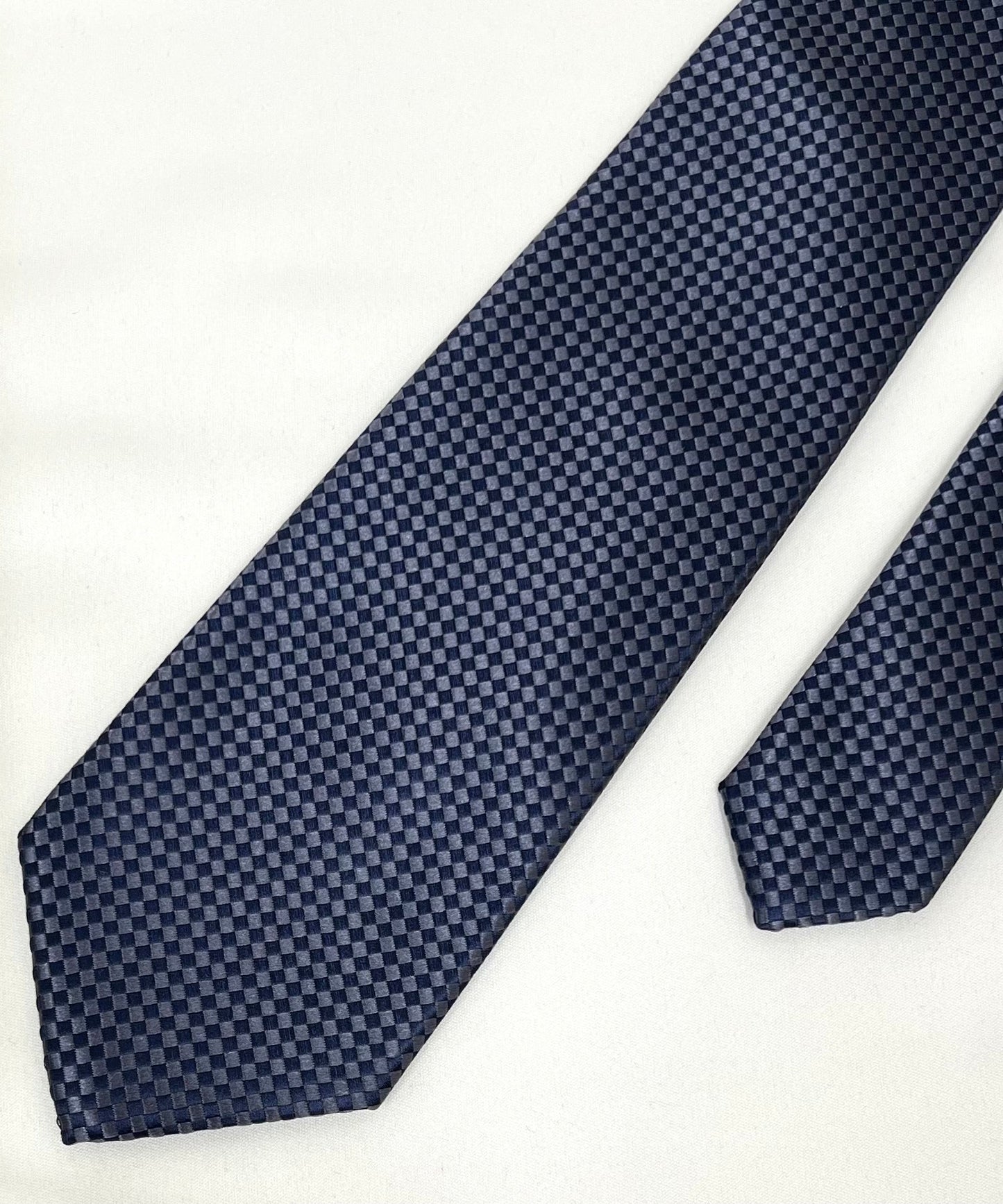 AZZURRO（アズーロ） 新大バスケット無地調ジャガードネクタイ：ミッドナイトネイビー×スチールグレー