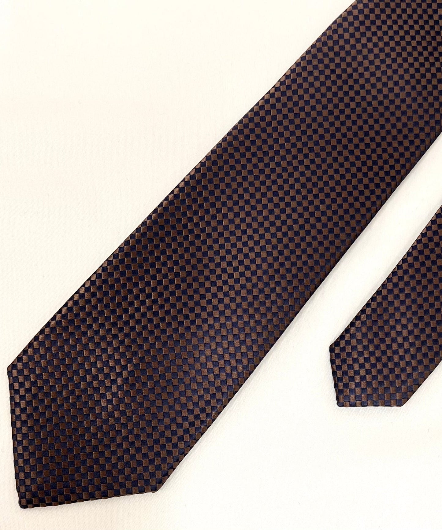 AZZURRO（アズーロ） 新大バスケット無地調ジャガードネクタイ：ミッドナイトネイビー×ブラウン
