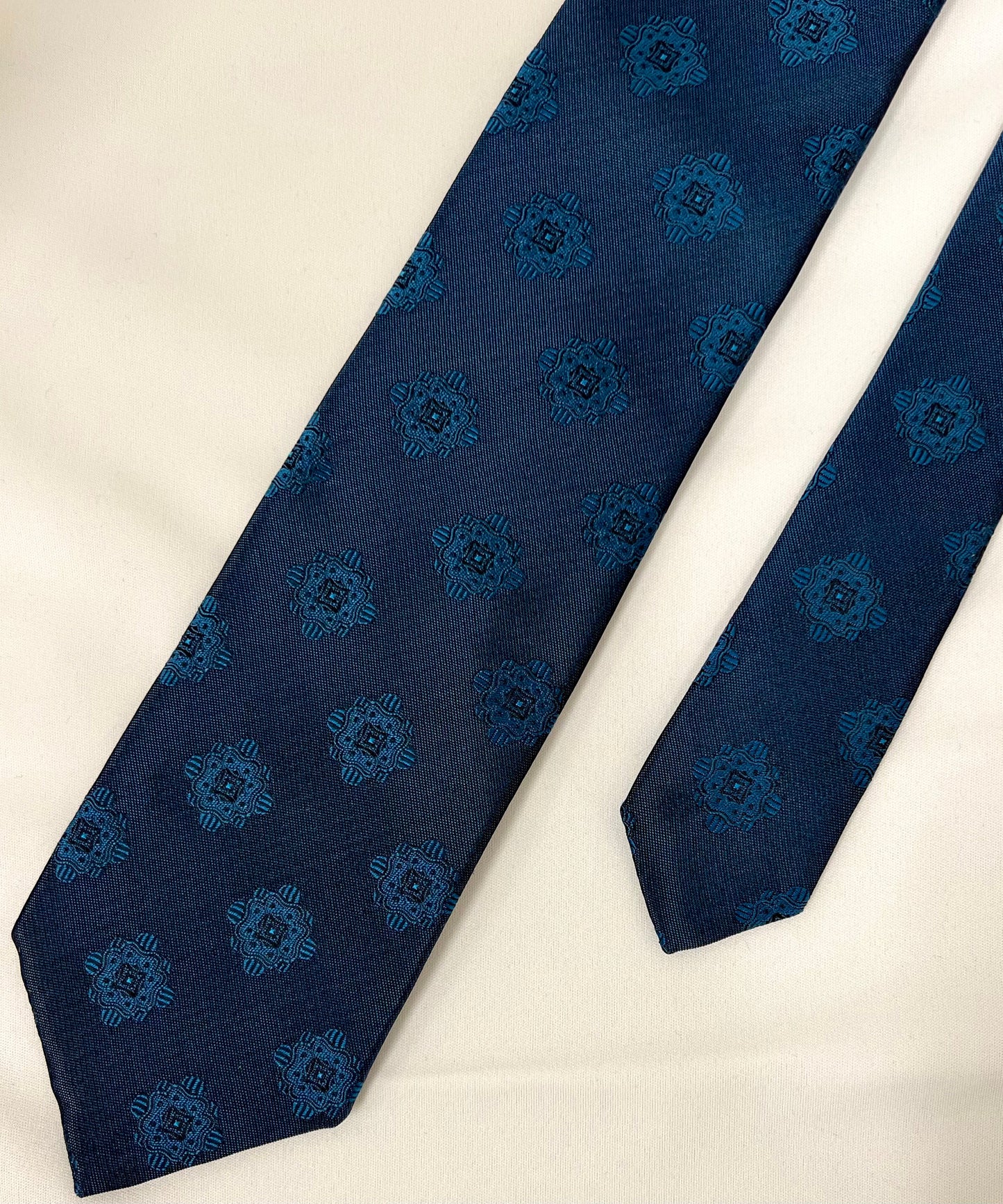 Franco Spada ( フランコスパダ )  ヴィンテージメダリオン無地調ネクタイ：フォレストブルー