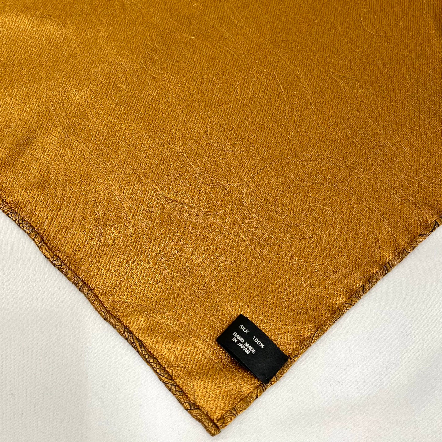 Franco Spada ( フランコスパダ )ハンドロール(手巻き)ポケットチーフ (メランジ無地調大更紗ペーズリー)：マスタード