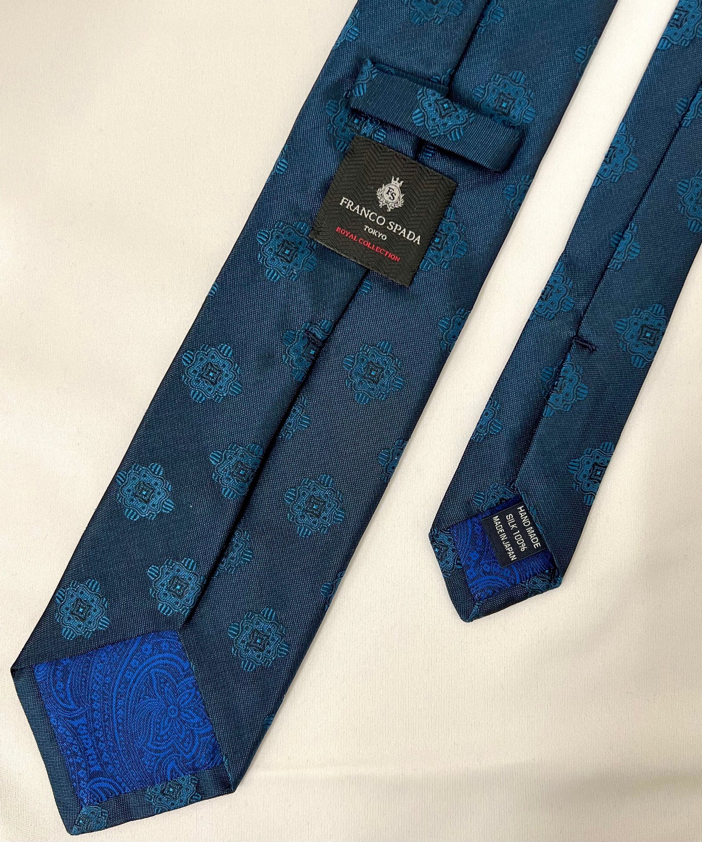 Franco Spada ( フランコスパダ )  ヴィンテージメダリオン無地調ネクタイ：フォレストブルー