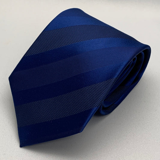 AZZURRO （アズーロ)🆕シャドーストライプネクタイ：ダークブルー