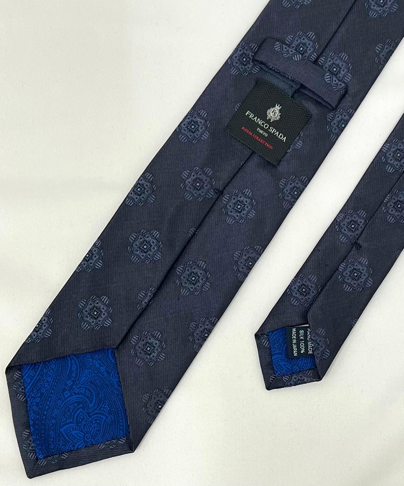 Franco Spada ( フランコスパダ )  ヴィンテージメダリオン無地調ネクタイ：スチールグレー