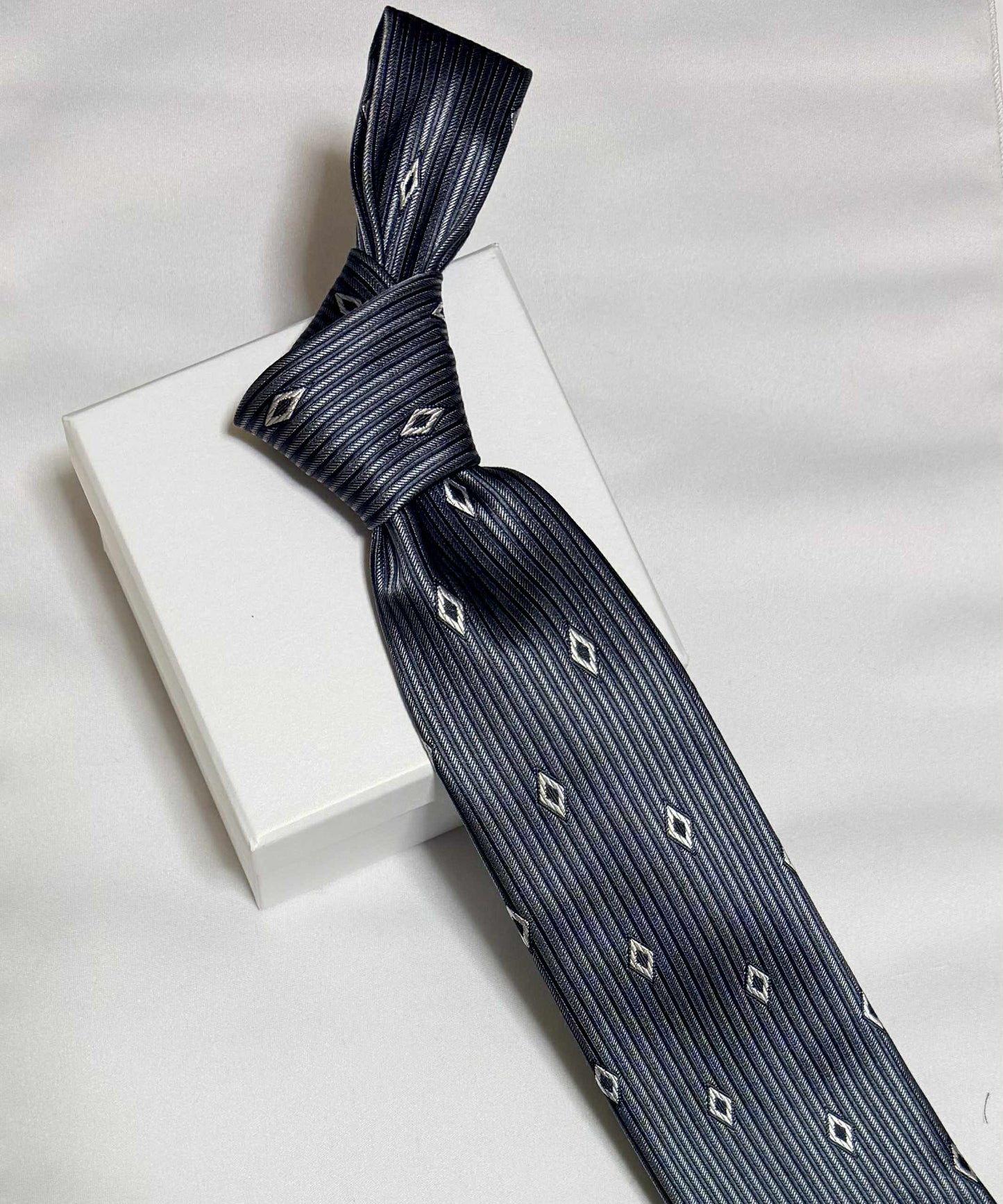 Franco Spada ( フランコスパダ )🆕コンテンポラリーブリティッシュダイヤカットJQネクタイ：ミディアムグレー