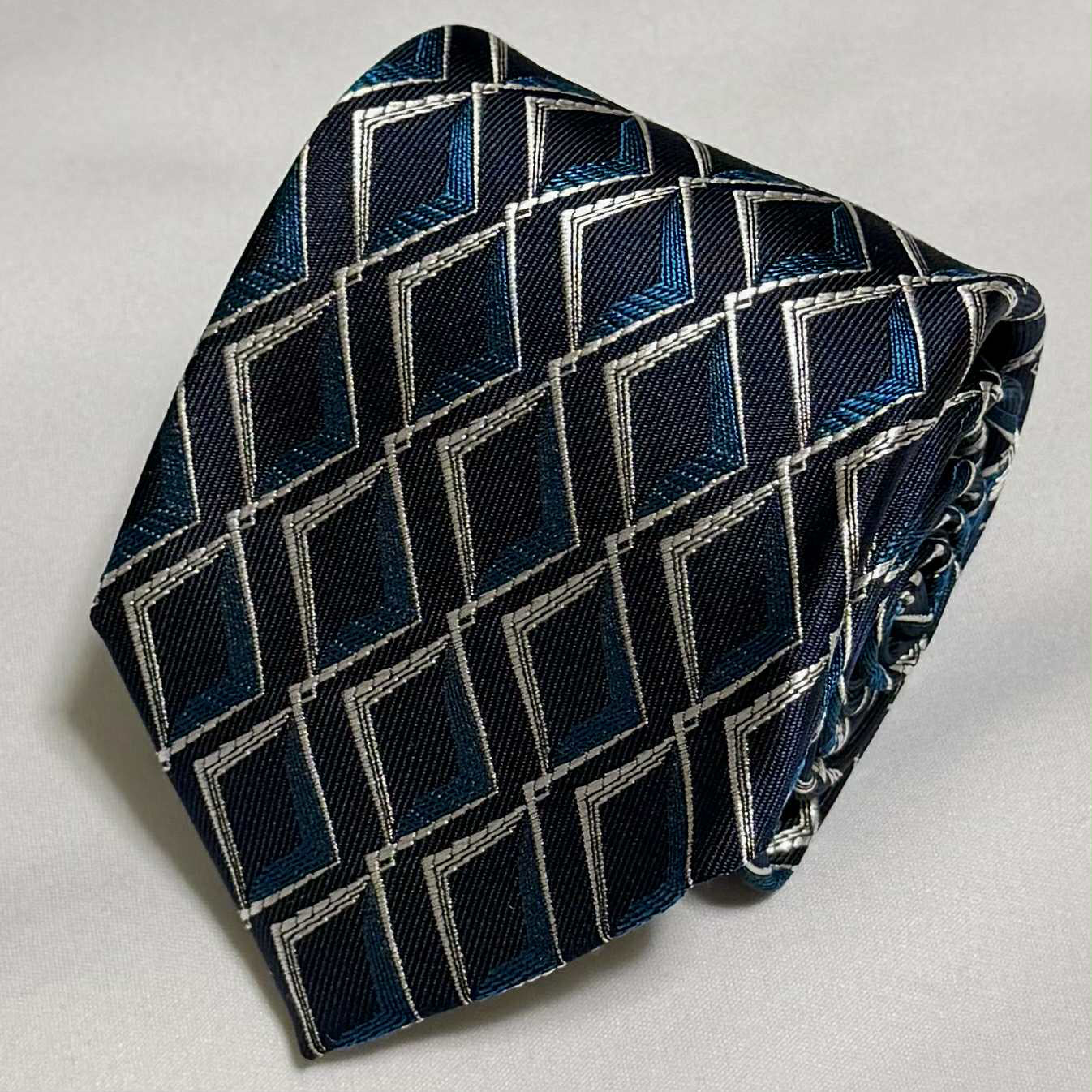 Franco Spada ( フランコスパダ )🆕コンテンポラリーブリティッシュダイヤモンドシェイプJQネクタイ：ネイビー×ブルー