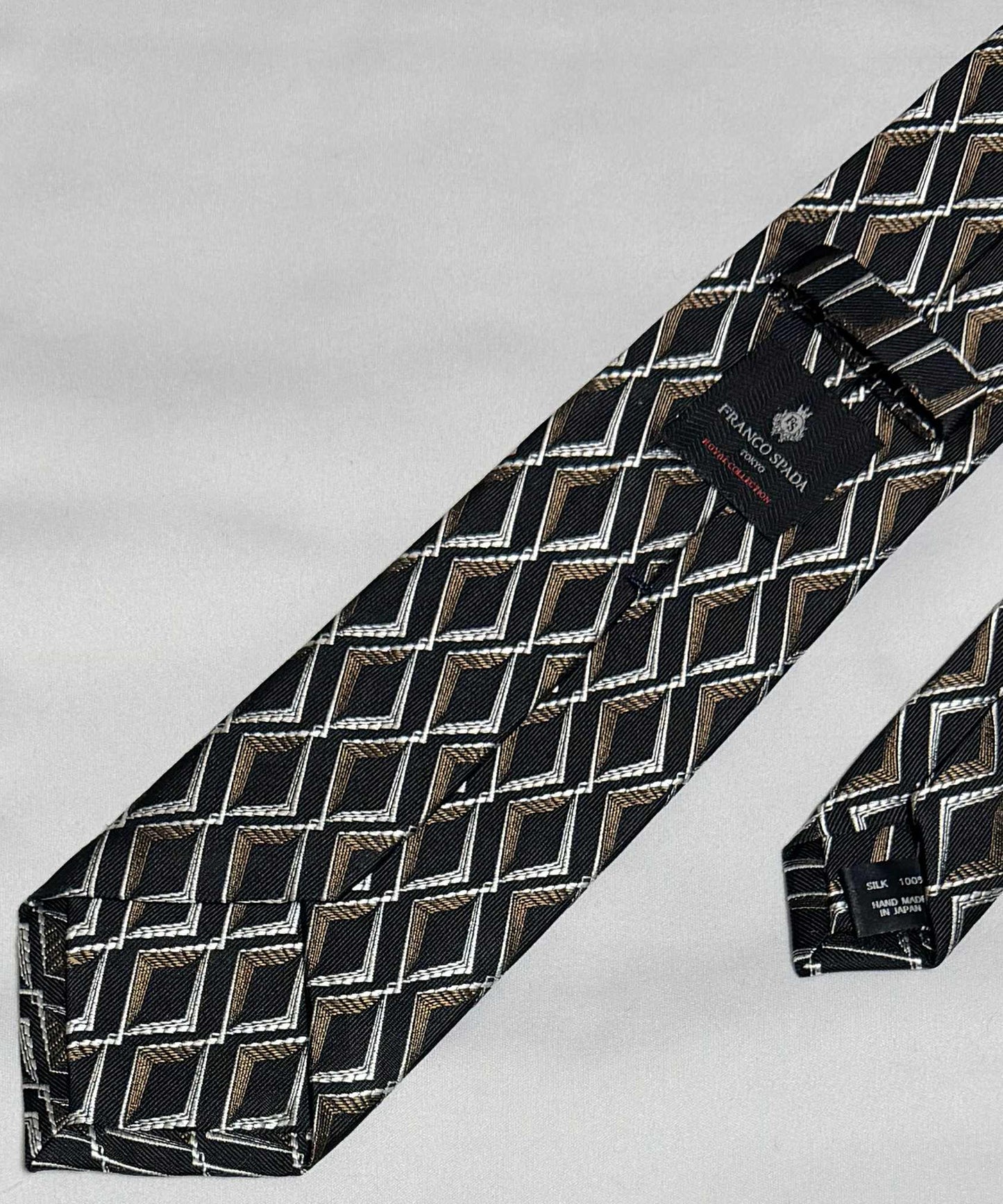 Franco Spada ( フランコスパダ )🆕コンテンポラリーブリティッシュダイヤモンドシェイプJQネクタイ：ブラック×ブラウン