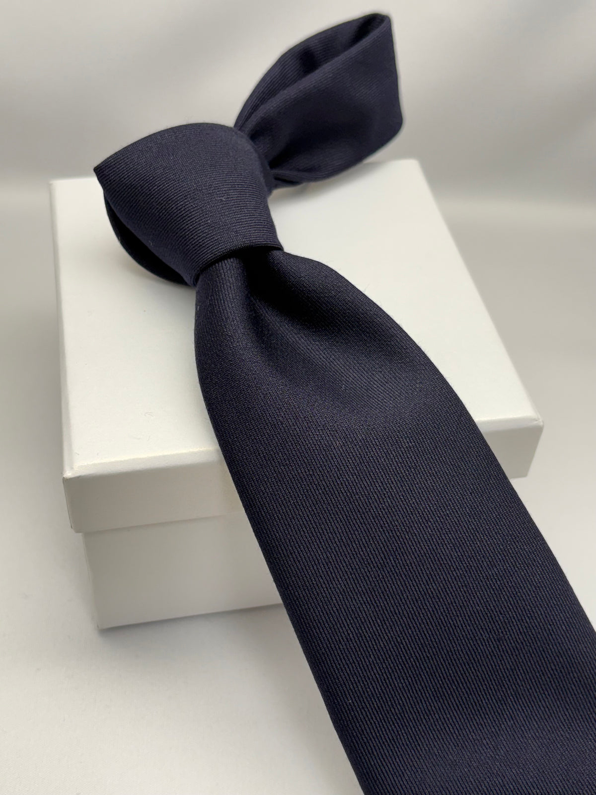 Franco Spada ( フランコスパダ )  Solid Wool ( 綾無地 )コンビネーションネクタイ Vitale Barberis Canonico ( ビダル バルべリス カノニコ )：大剣ネイビー×小剣チェックネイビー