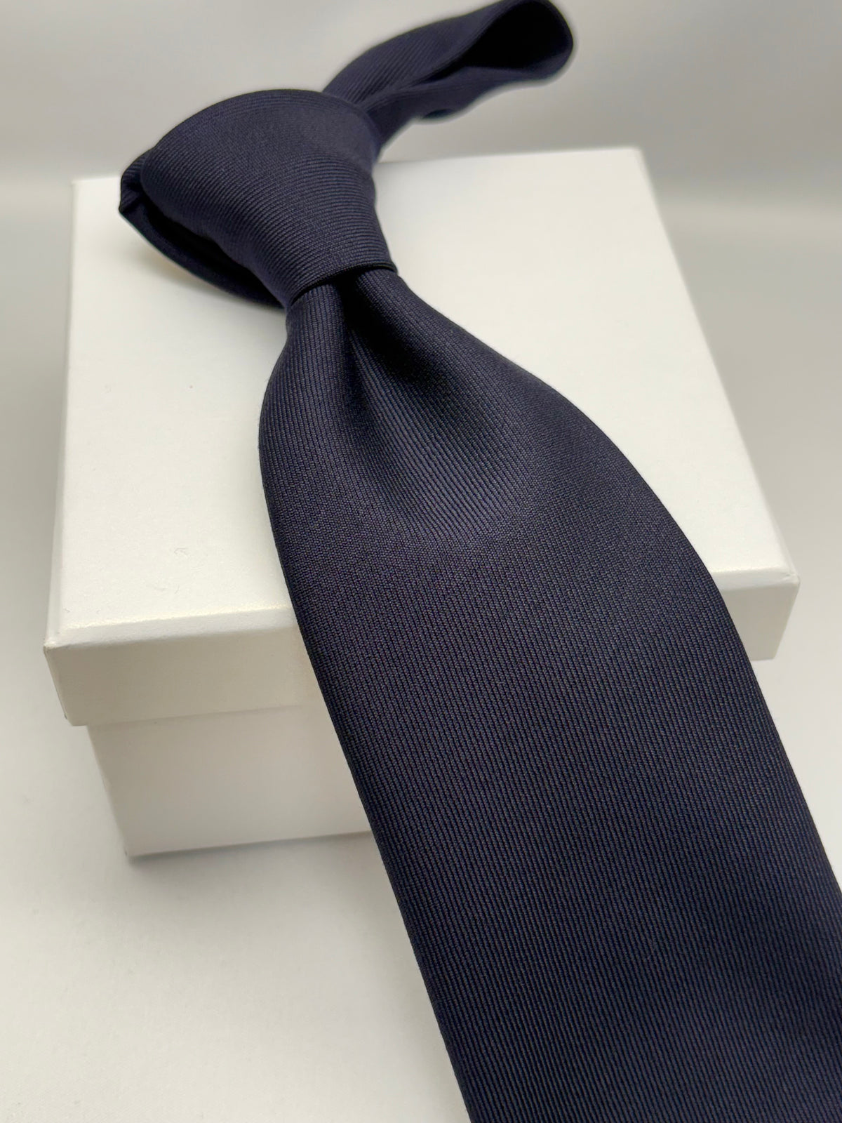 Franco Spada ( フランコスパダ )  Solid Wool ( 綾無地 )コンビネーションネクタイ Vitale Barberis Canonico ( ビダル バルべリス カノニコ )：大剣ネイビー×小剣グレー
