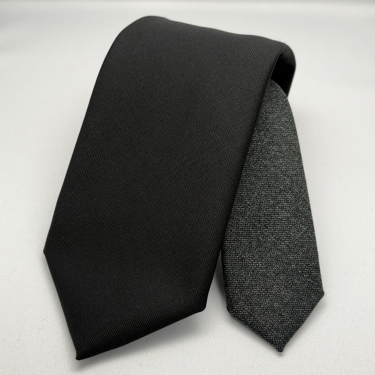 Franco Spada ( フランコスパダ )  Solid Wool ( 綾無地 )コンビネーションネクタイ Vitale Barberis Canonico ( ビダル バルべリス カノニコ )：大剣ブラック×小剣グレー