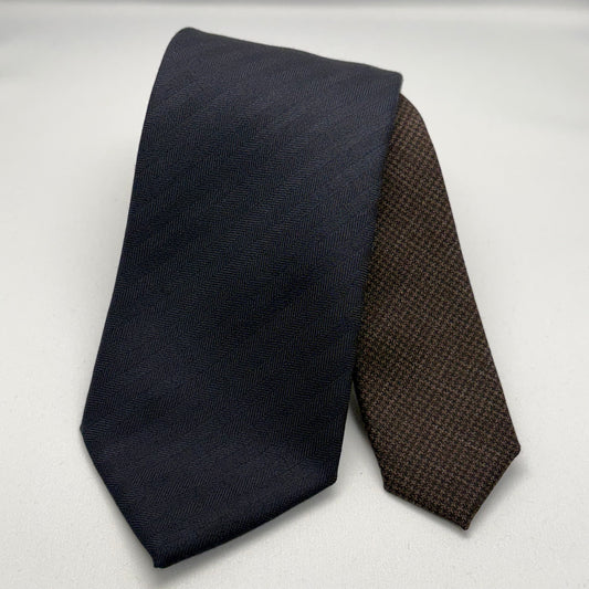 Franco Spada ( フランコスパダ )  Solid Wool ( ヘリンボーン無地 )コンビネーションネクタイ Vitale Barberis Canonico ( ビダル バルべリス カノニコ )：大剣ミッドナイトネイビー×小剣千鳥ブラウン