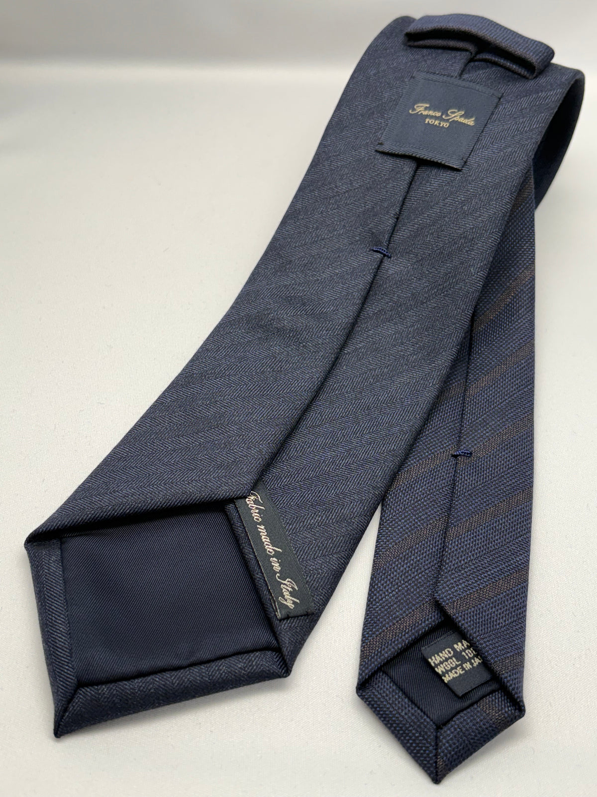 Franco Spada ( フランコスパダ )  Solid Wool ( ヘリンボーン無地 )コンビネーションネクタイ Vitale Barberis Canonico ( ビダル バルべリス カノニコ )：大剣ネイビー×小剣ネイビーストライプ
